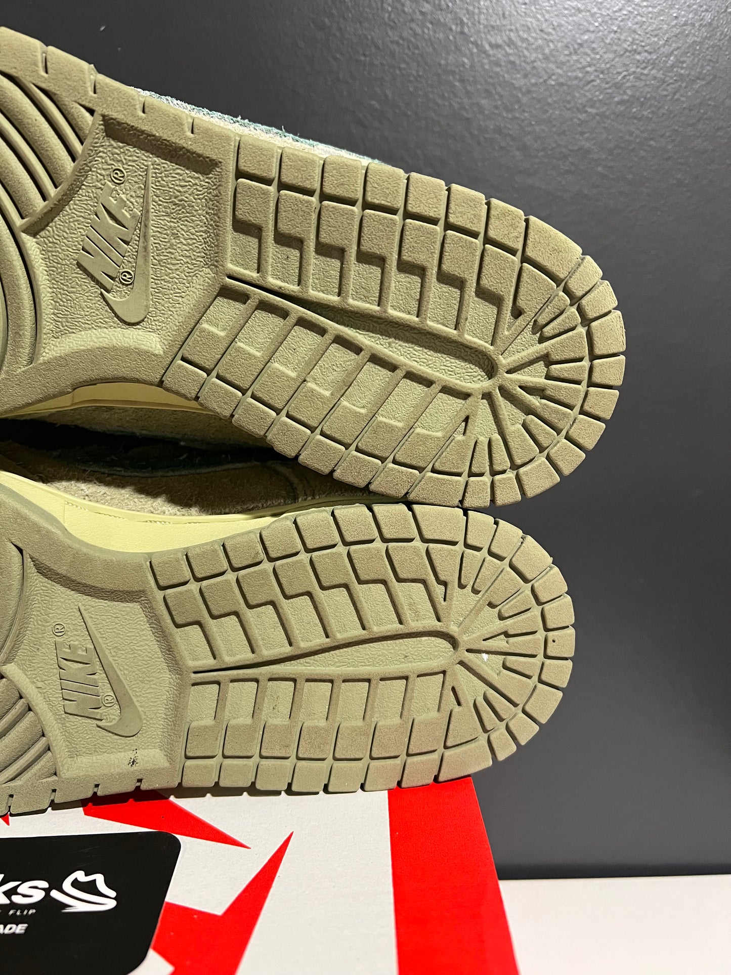 USED Nike Dunk Low Olive Aura (Women’s) HJ7291-371 SIZE 10M OG ALL JY25-241