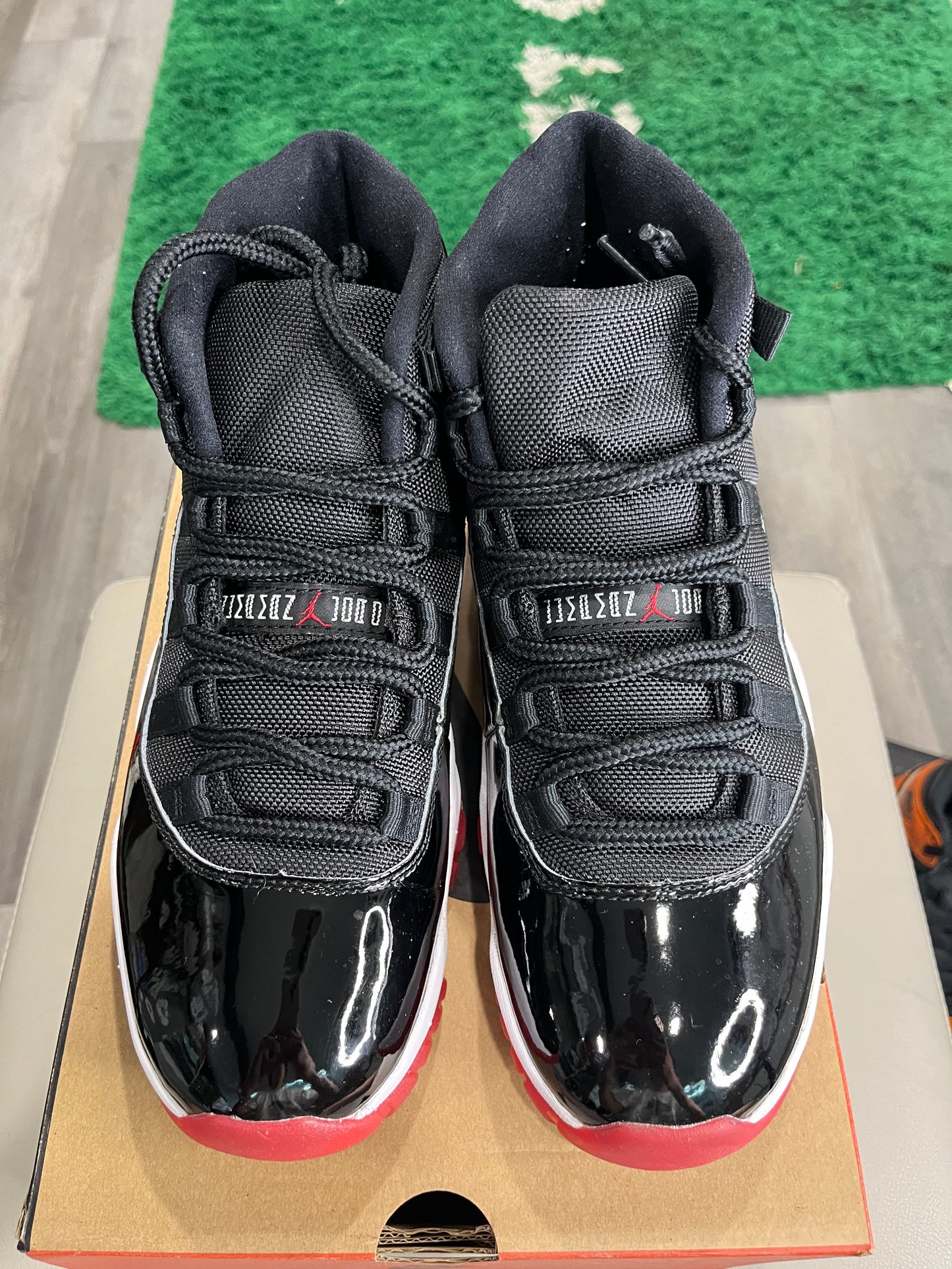 Air Jordan 11 Retro Bred 2019 378037-061 USED SIZE 8.5M