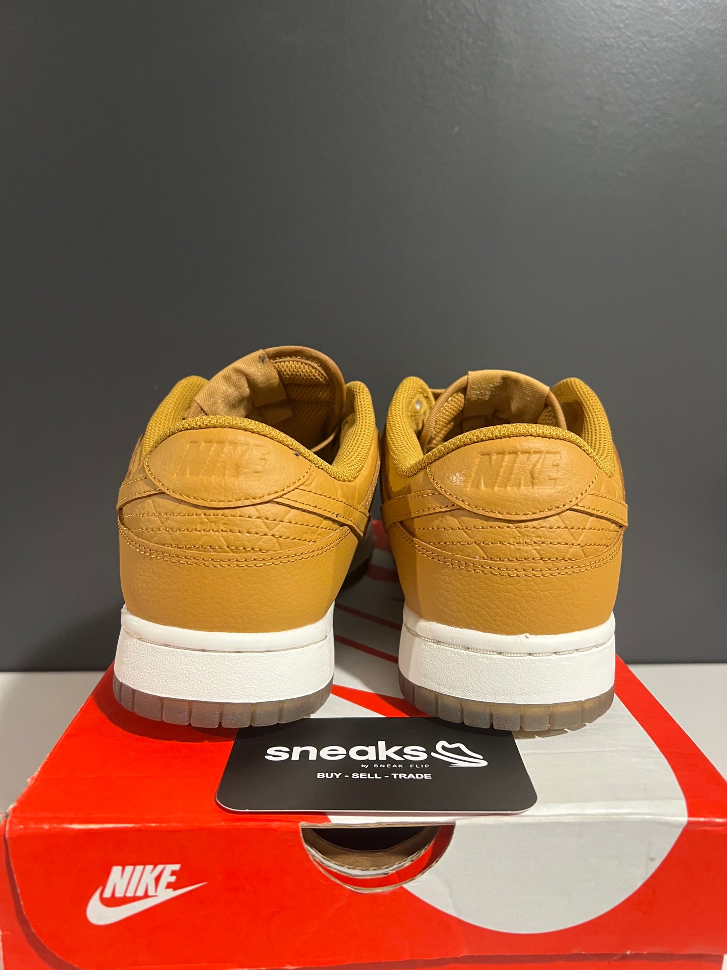 USED Wmns Dunk Low Quilted Wheat DX3374-700 SIZE 9M OG ALL NO INSOLES
