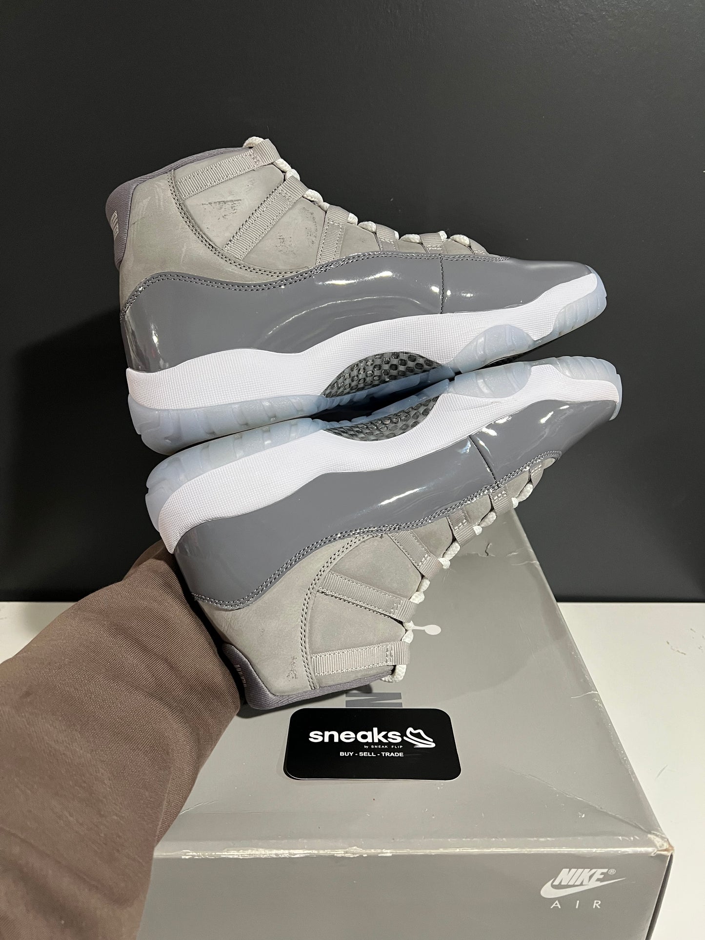 USED Air Jordan 11 Retro Cool Grey 2021 CT8012-005 SIZE 10M OG ALL JN25-123