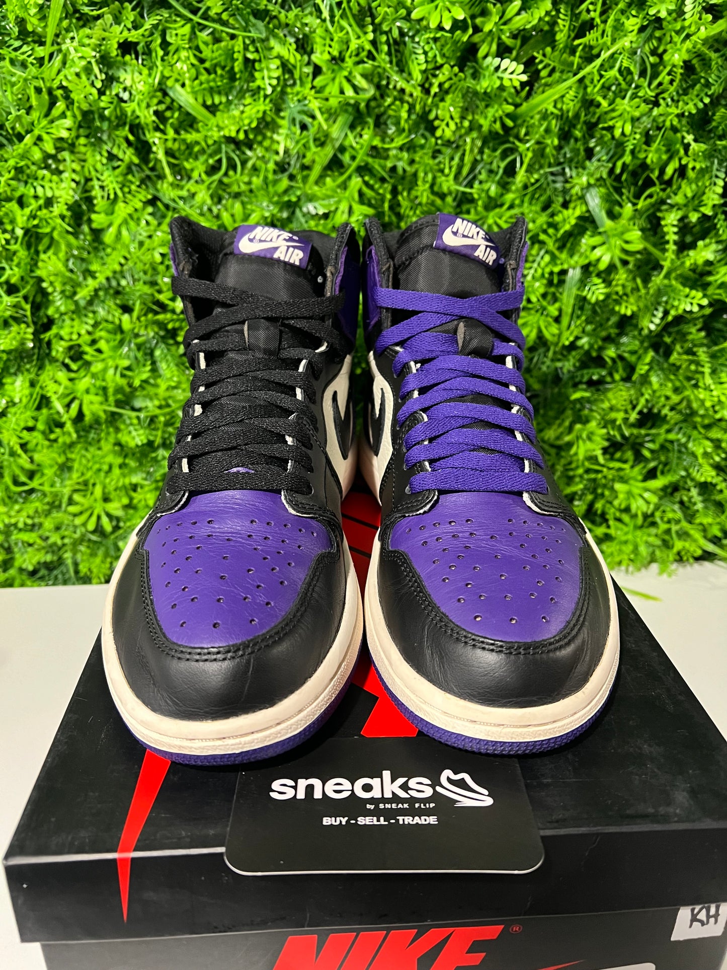 USED Air Jordan 1 Retro High OG Court Purple 555088-501 SIZE 8.5M
