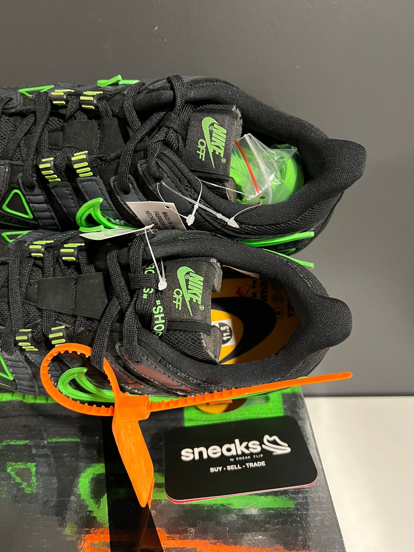 NEW Off-White x Air Rubber Dunk Green Strike CU6015-001 SIZE 11.5M OG ALL AG25-131