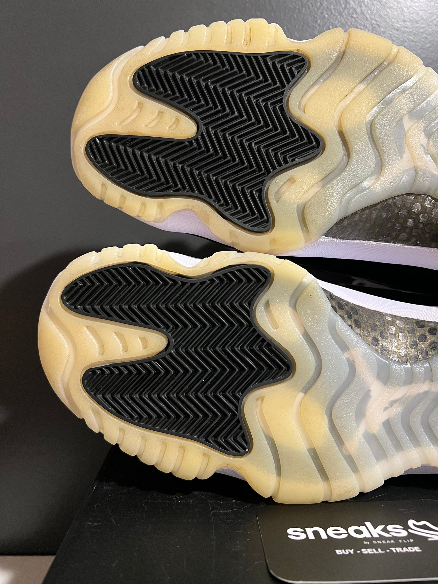 USED Air Jordan 11 Retro Gratitude Defining Moments CT8012 170 SIZE 10M OG ALL AG25-169