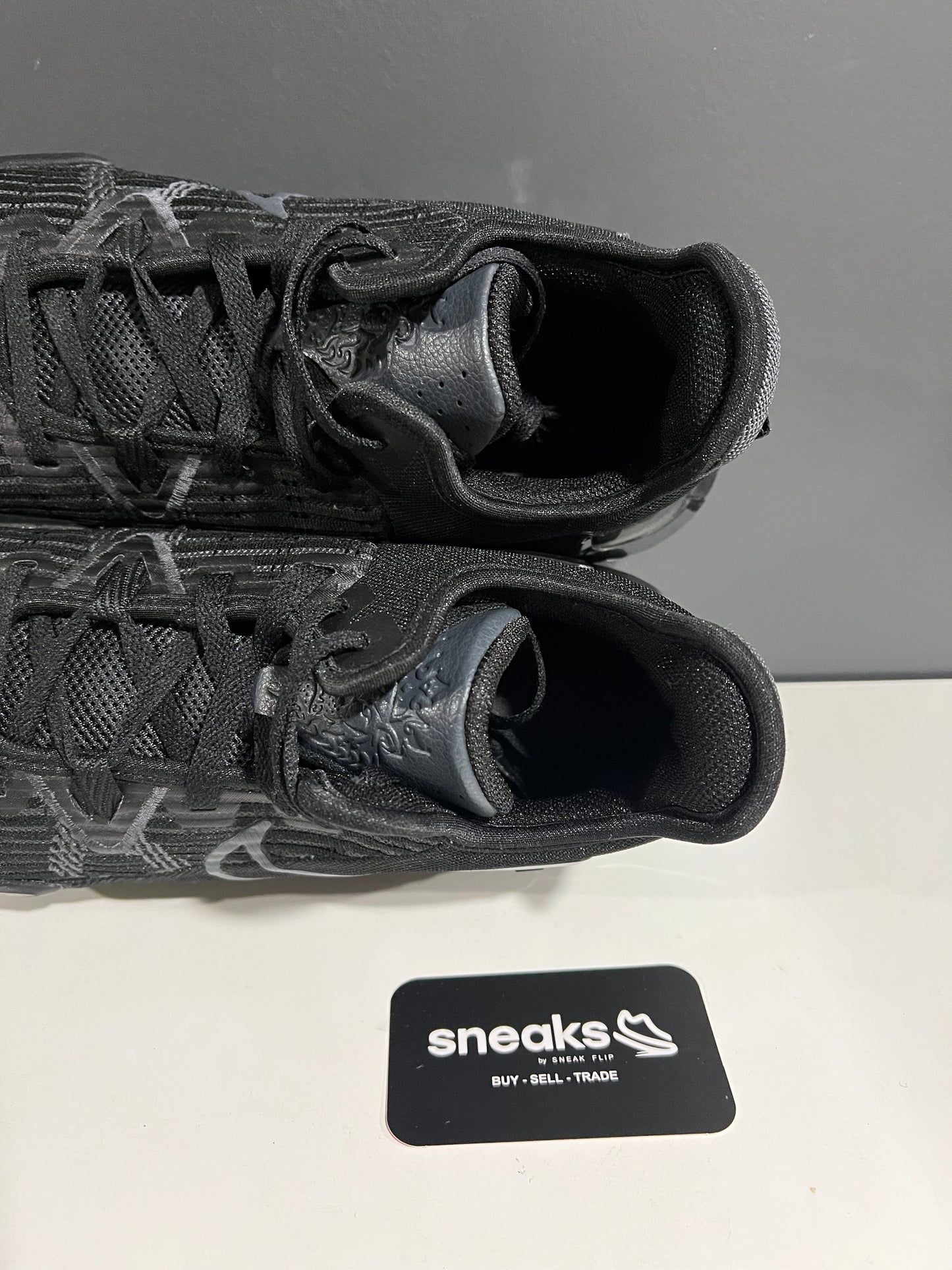 USED LeBron Witness 6 Black Anthracite Volt CZ4052-004 SIZE 11M NO BOX AG25-76