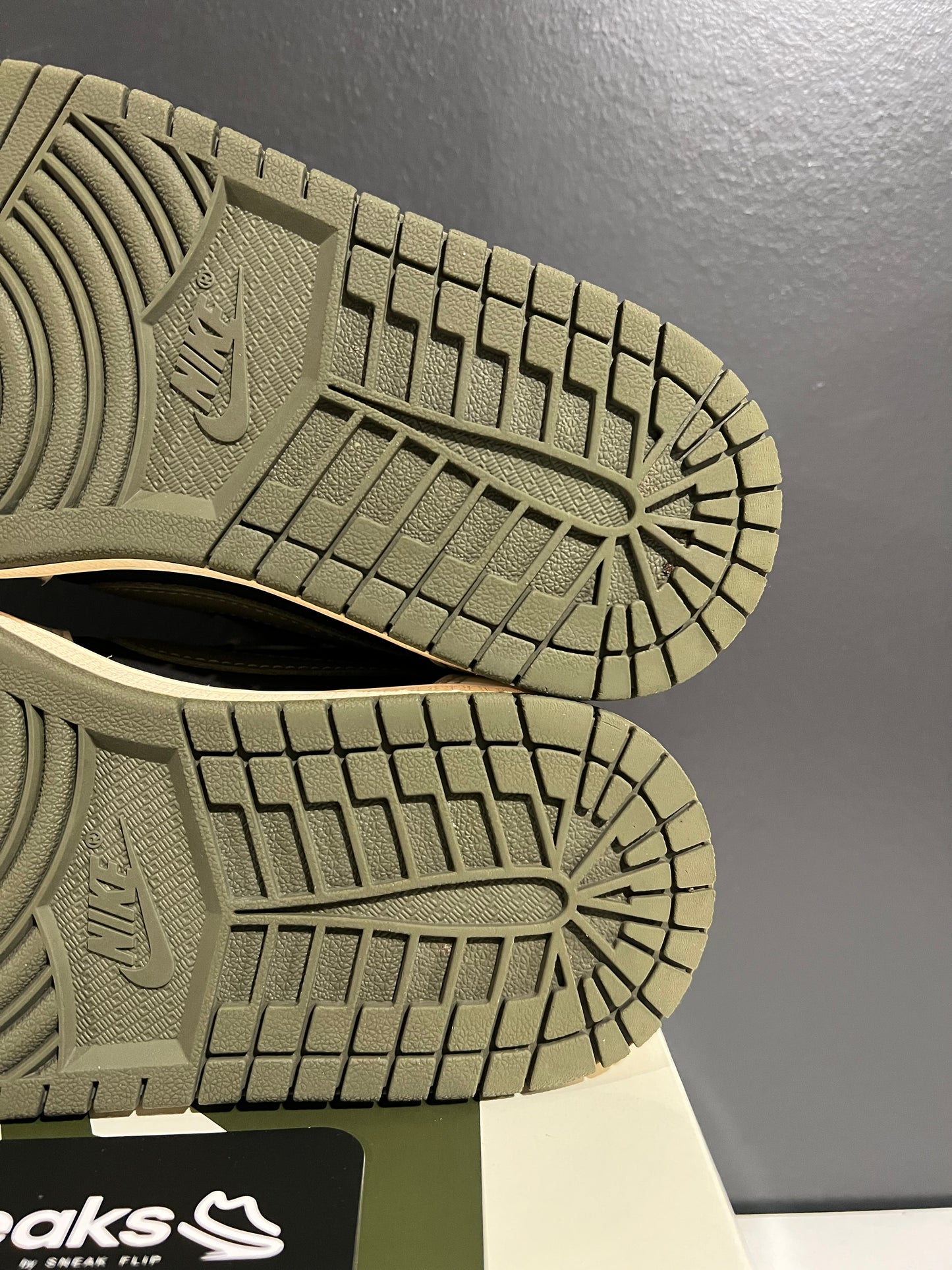 USED Travis Scott x Wmns Air Jordan 1 Retro Low OG SP Olive DZ4137-106 SIZE 3.5M OG ALL AG25-215