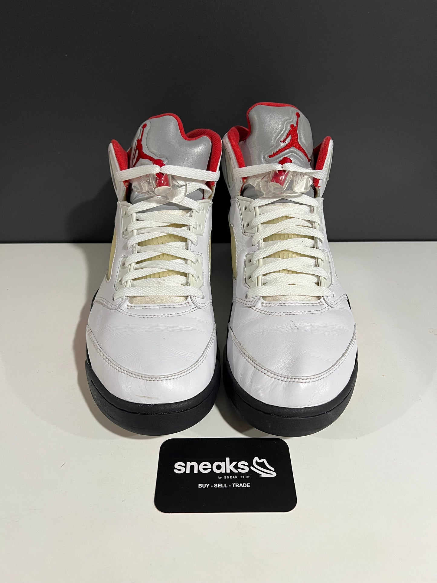 USED Air Jordan 5 Retro White Fire Red 2020 DA1911-102 SIZE 9.5M NO BOX AG25-14