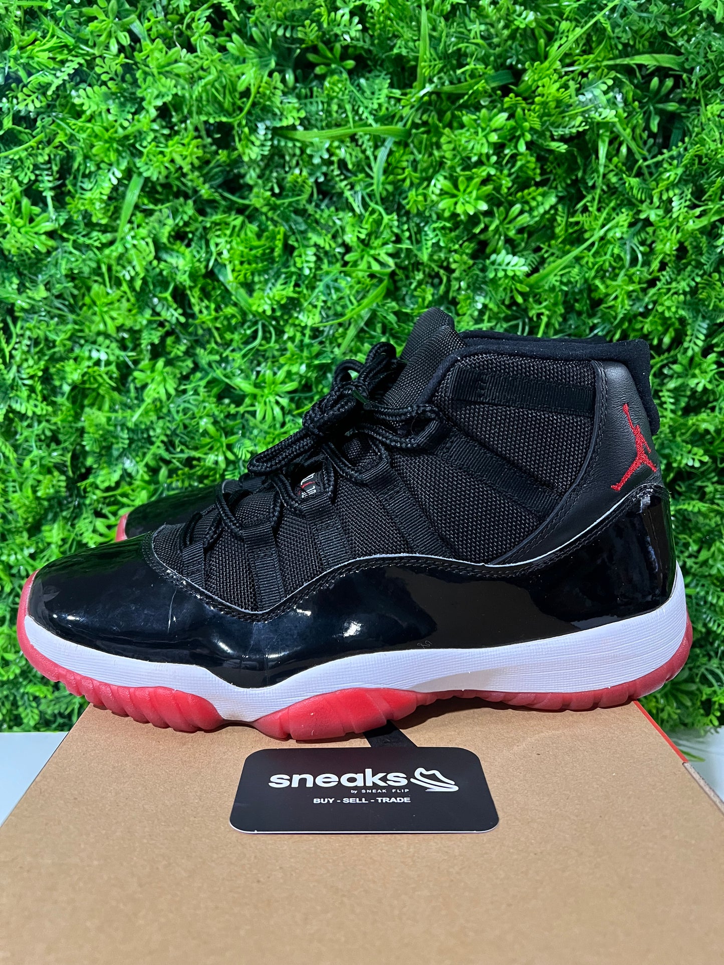 USED Air Jordan 11 Retro Bred 2019 378037-061 SIZE 11M OG ALL