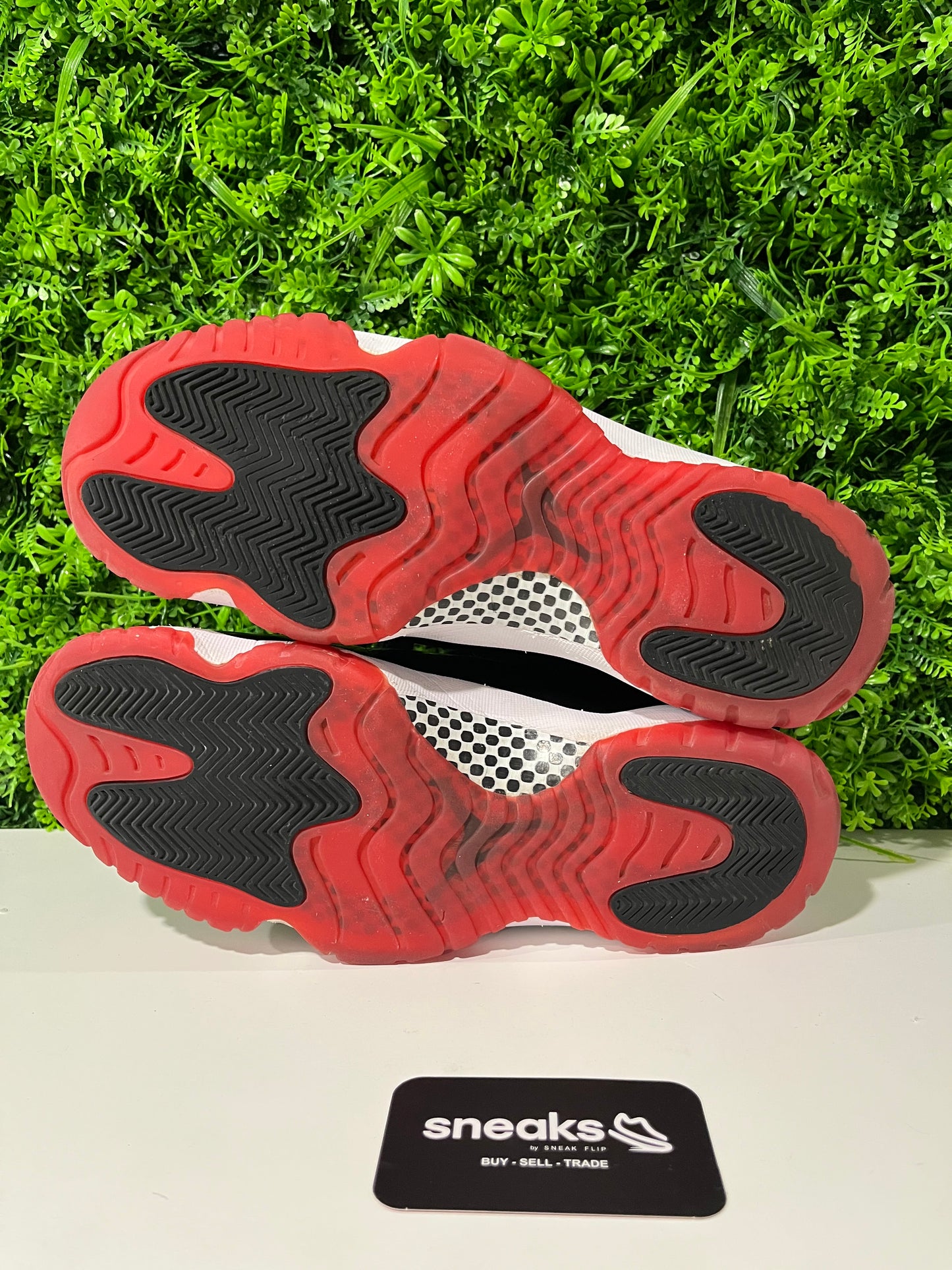 USED Air Jordan 11 Retro Bred 2019 378037-061 SIZE 11M NO BOX