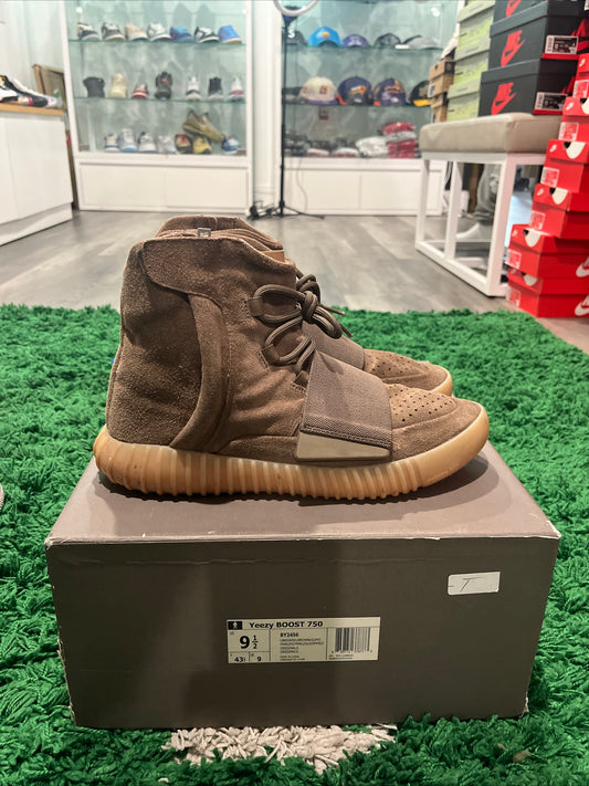 Yeezy Boost 750 Chocolate BY2456 USED SIZE 9.5M