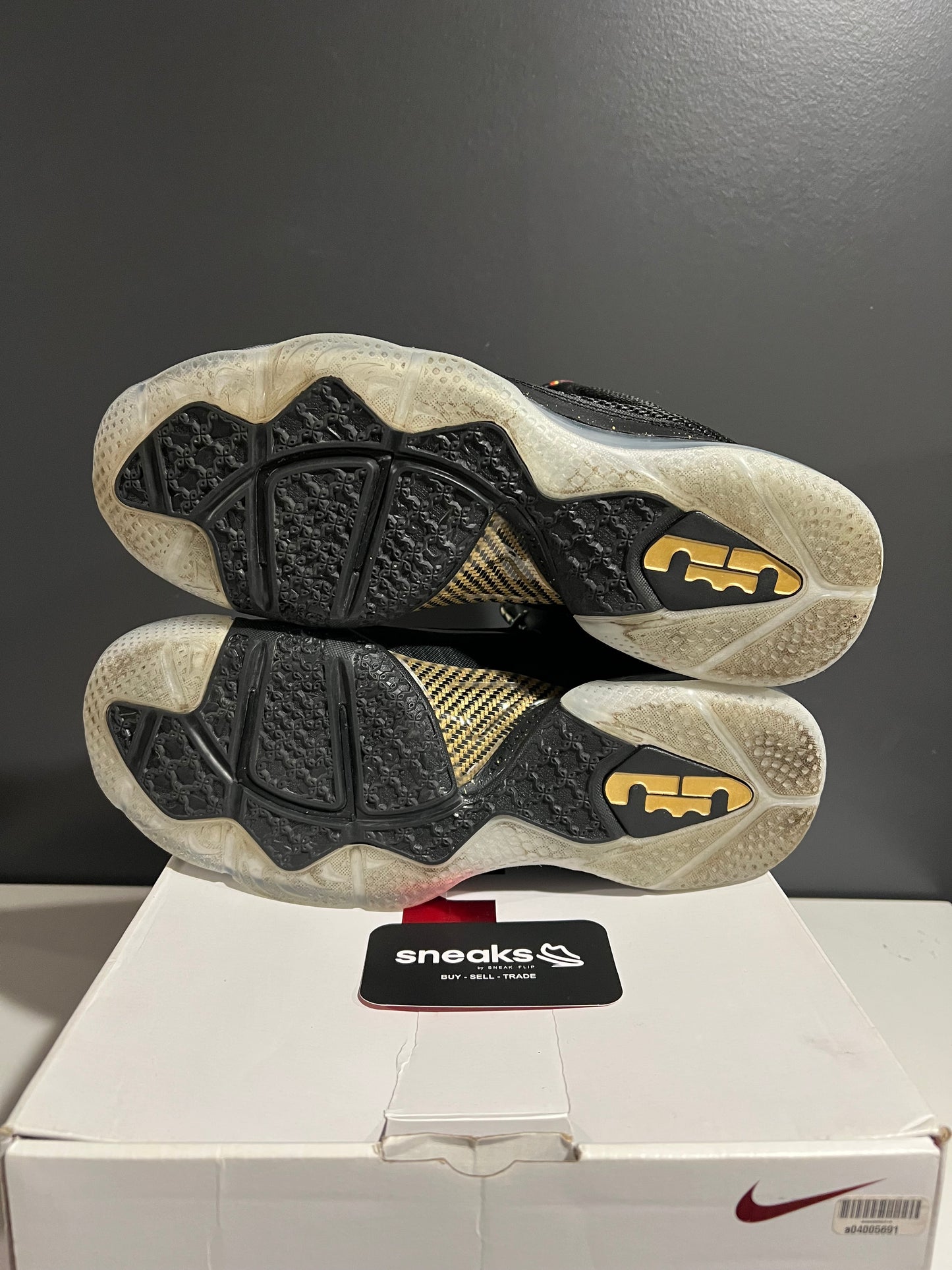 USED LeBron 9 Watch The Throne 2022 DO9353-001 SIZE 10M OG ALL AG25-273