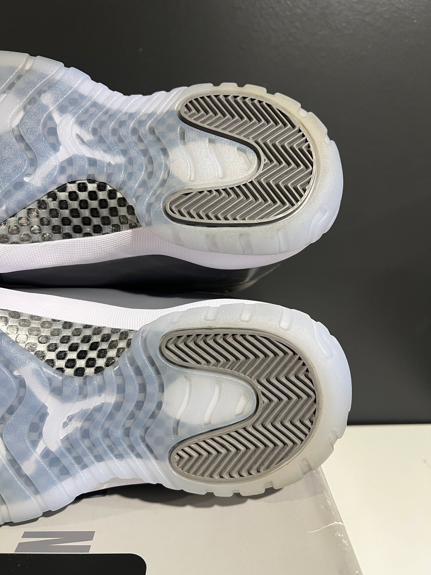 USED Air Jordan 11 Retro Cool Grey 2021 CT8012-005 SIZE 10M OG ALL JN25-123