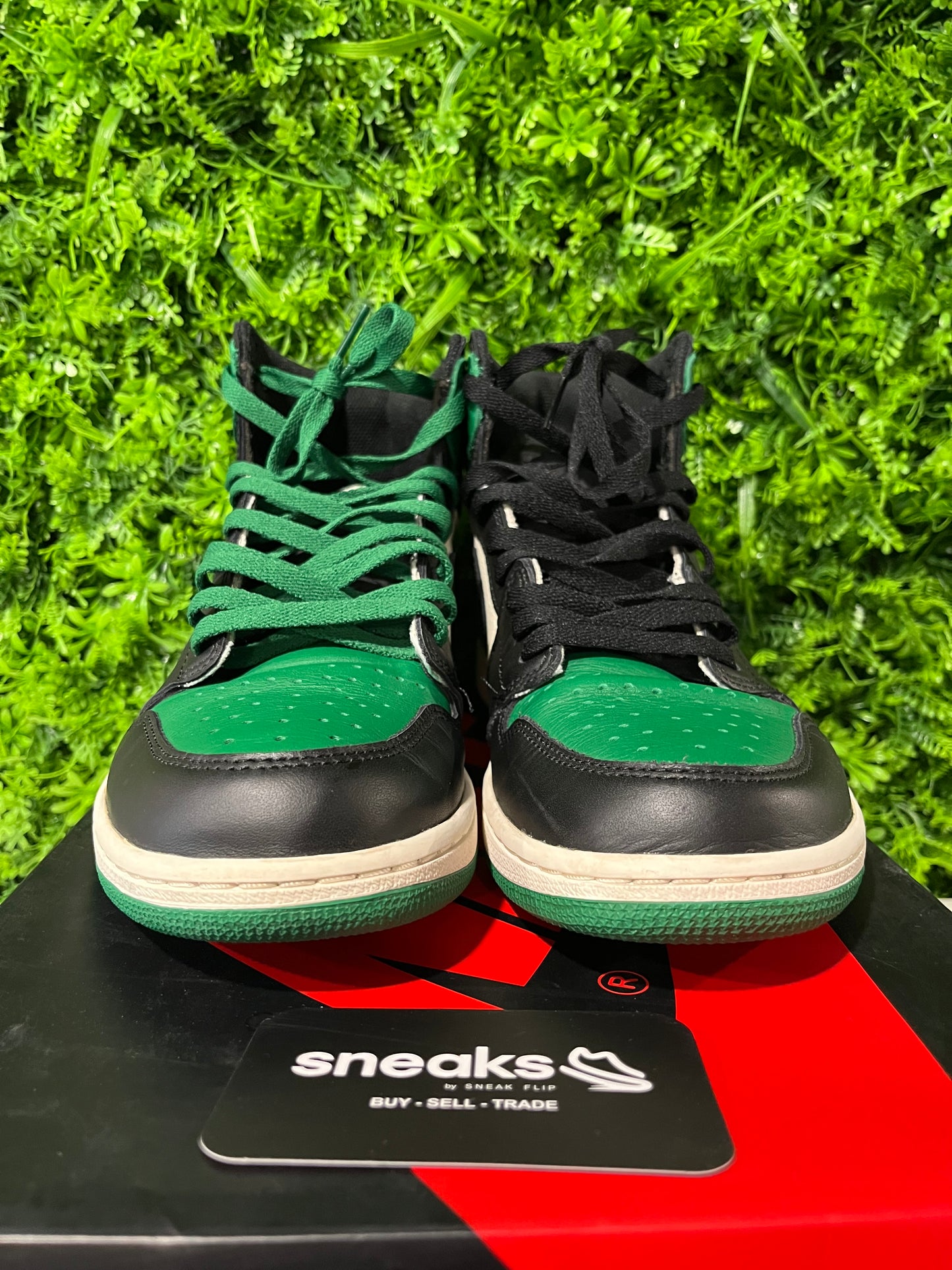 USED Air Jordan 1 Retro High OG Pine Green 555088-302 SIZE 10.5M OG ALL