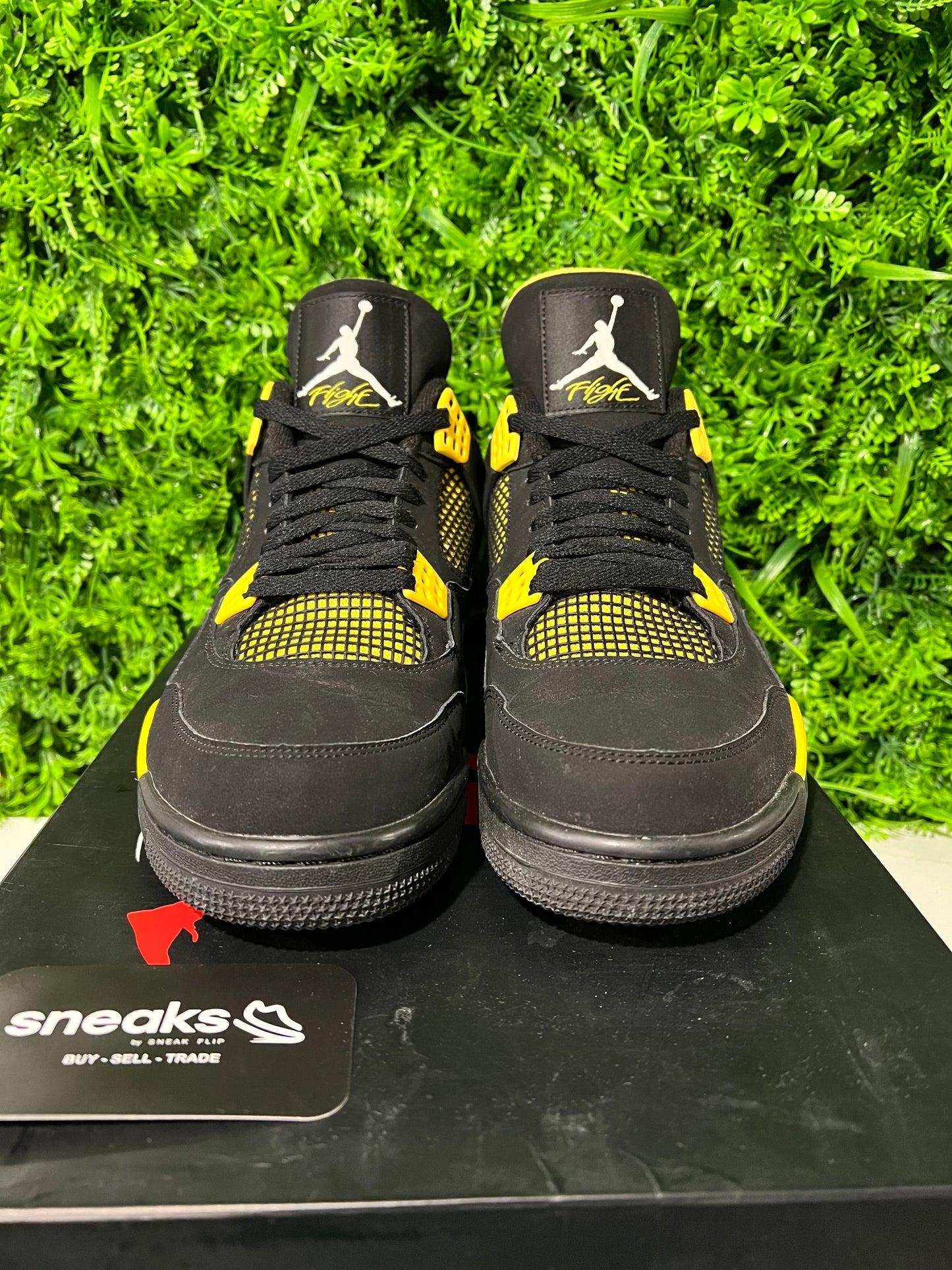 Jordan 4 Retro Thunder (2012) - Used