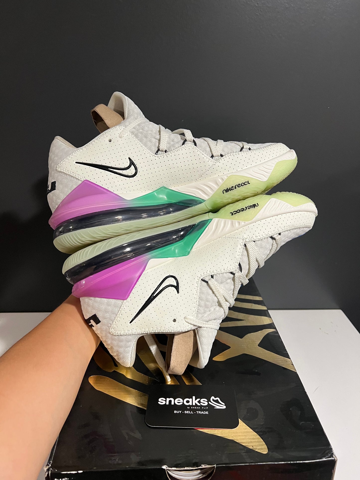USED LeBron 17 Low Glow In The Dark CD5007-005 SIZE 11M OG ALL JY25-190