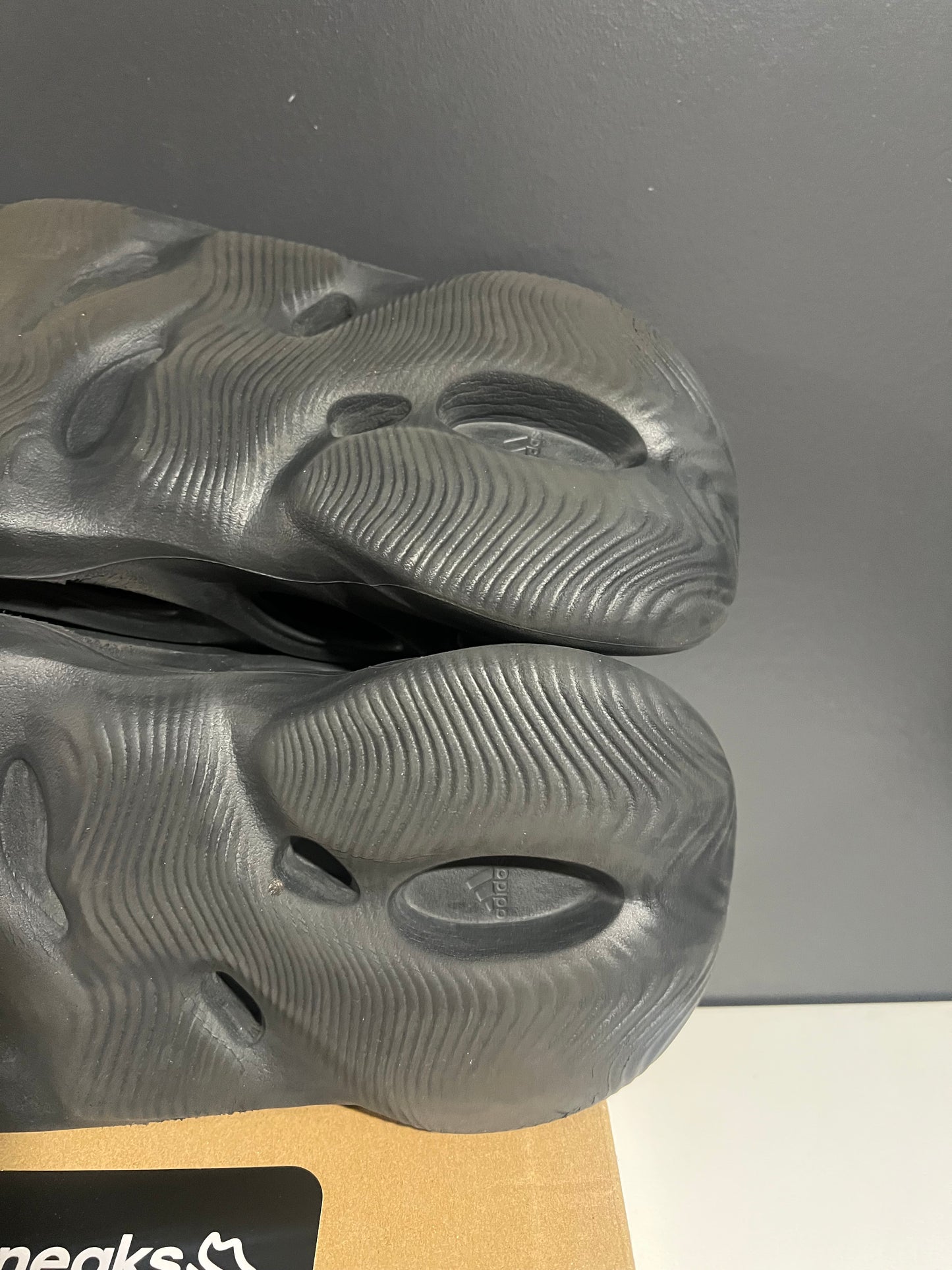 USED Yeezy Foam Runner Onyx HP8739 SIZE 10M OG ALL AG25-27