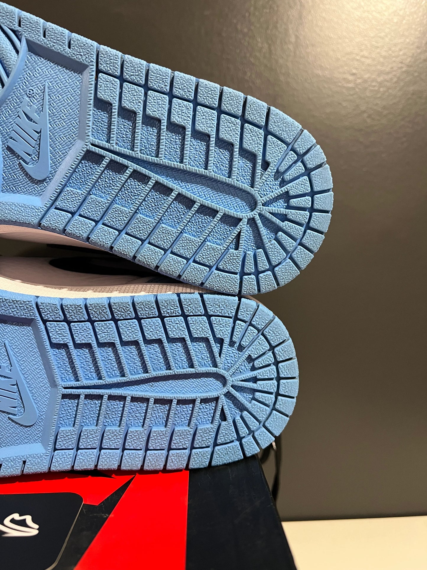 Jordan 1 Retro High OG University Blue - Used