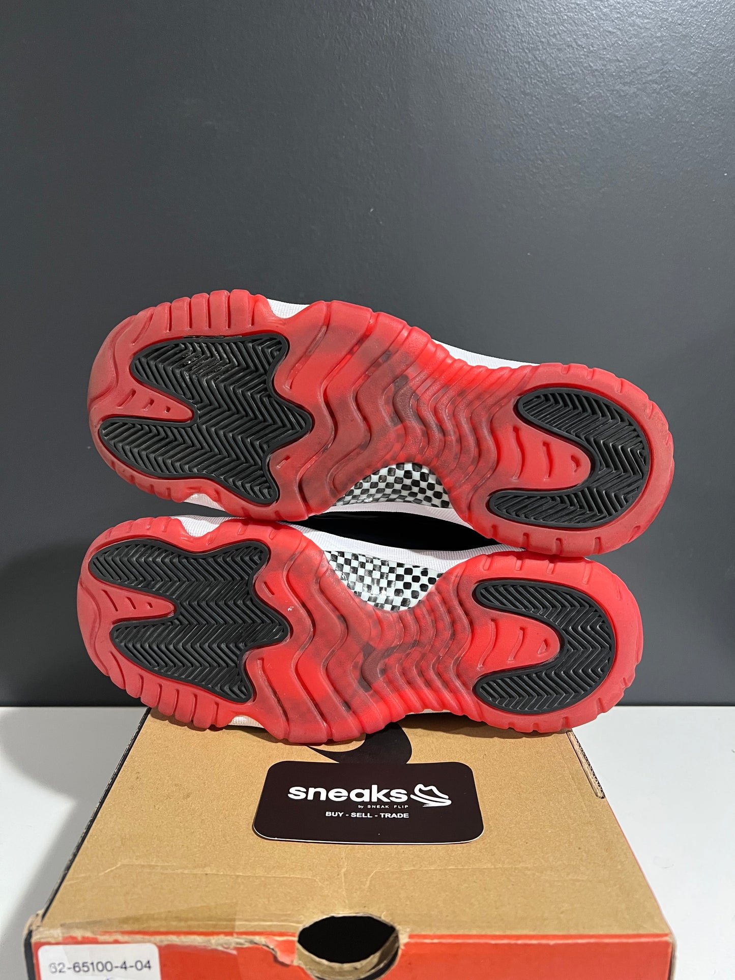 USED Air Jordan 11 Retro GS Bred 2019 378038-061 SIZE 7Y OG ALL AG25-195