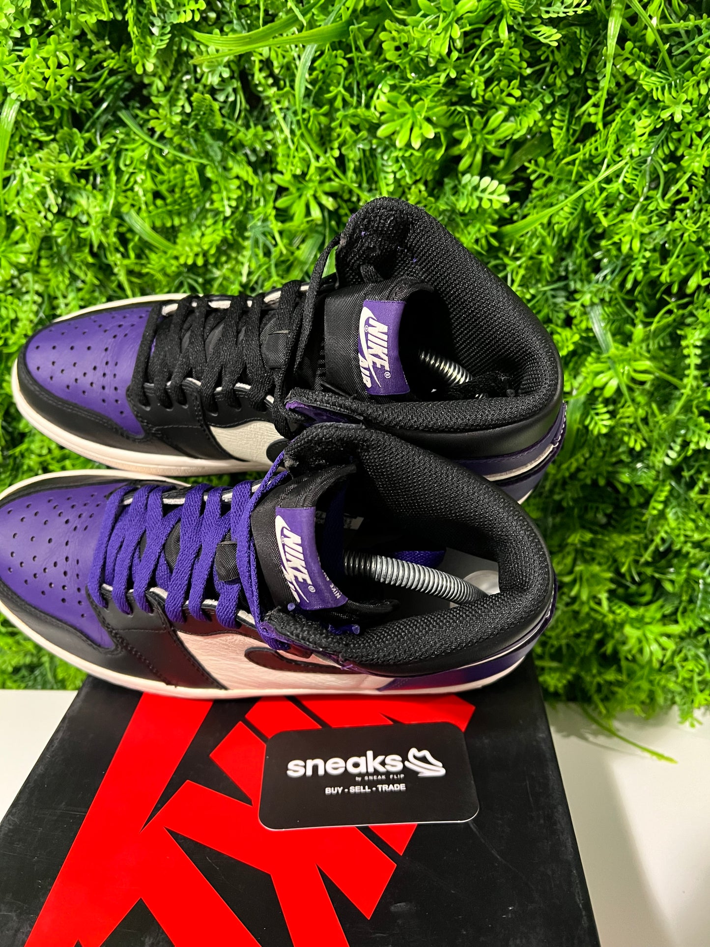 USED Air Jordan 1 Retro High OG Court Purple 555088-501 SIZE 8.5M