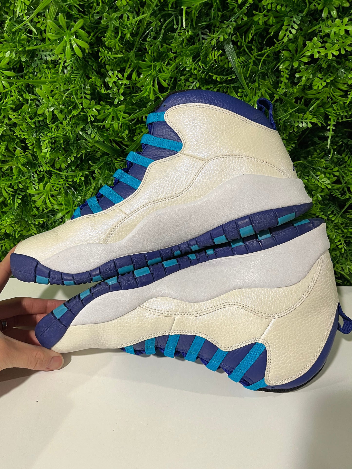 USED Air Jordan 10 Retro Charlotte Hornets 310805-107 SIZE 9.5M NO BOX
