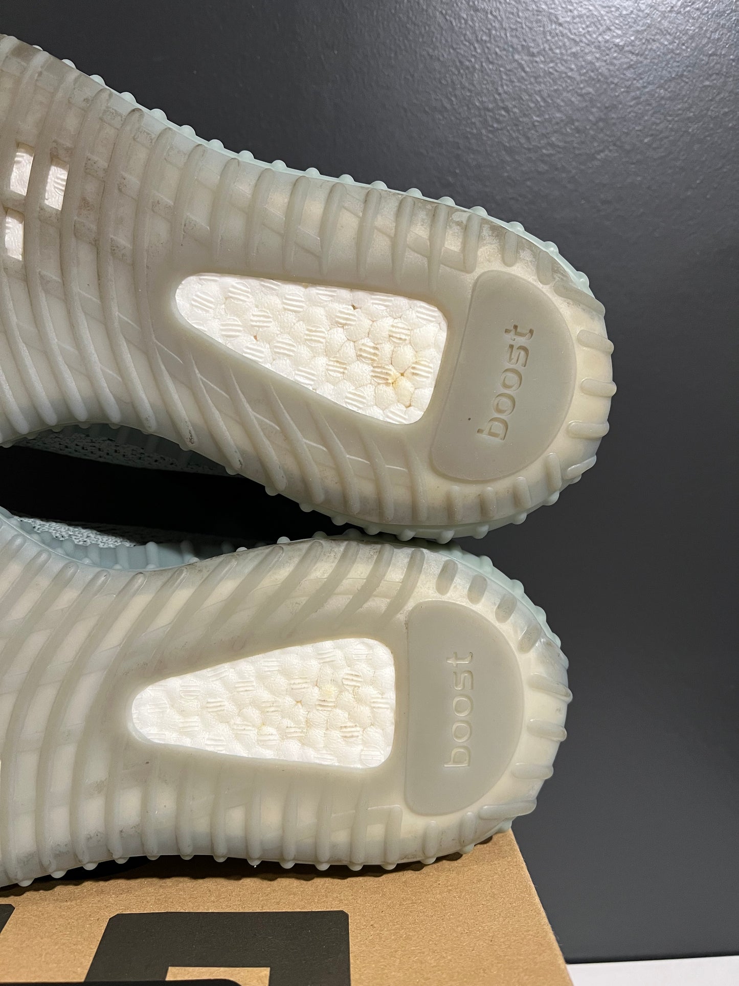 USED Yeezy Boost 350 V2 Salt HQ2060 SIZE 9.5M OG ALL AG25-311