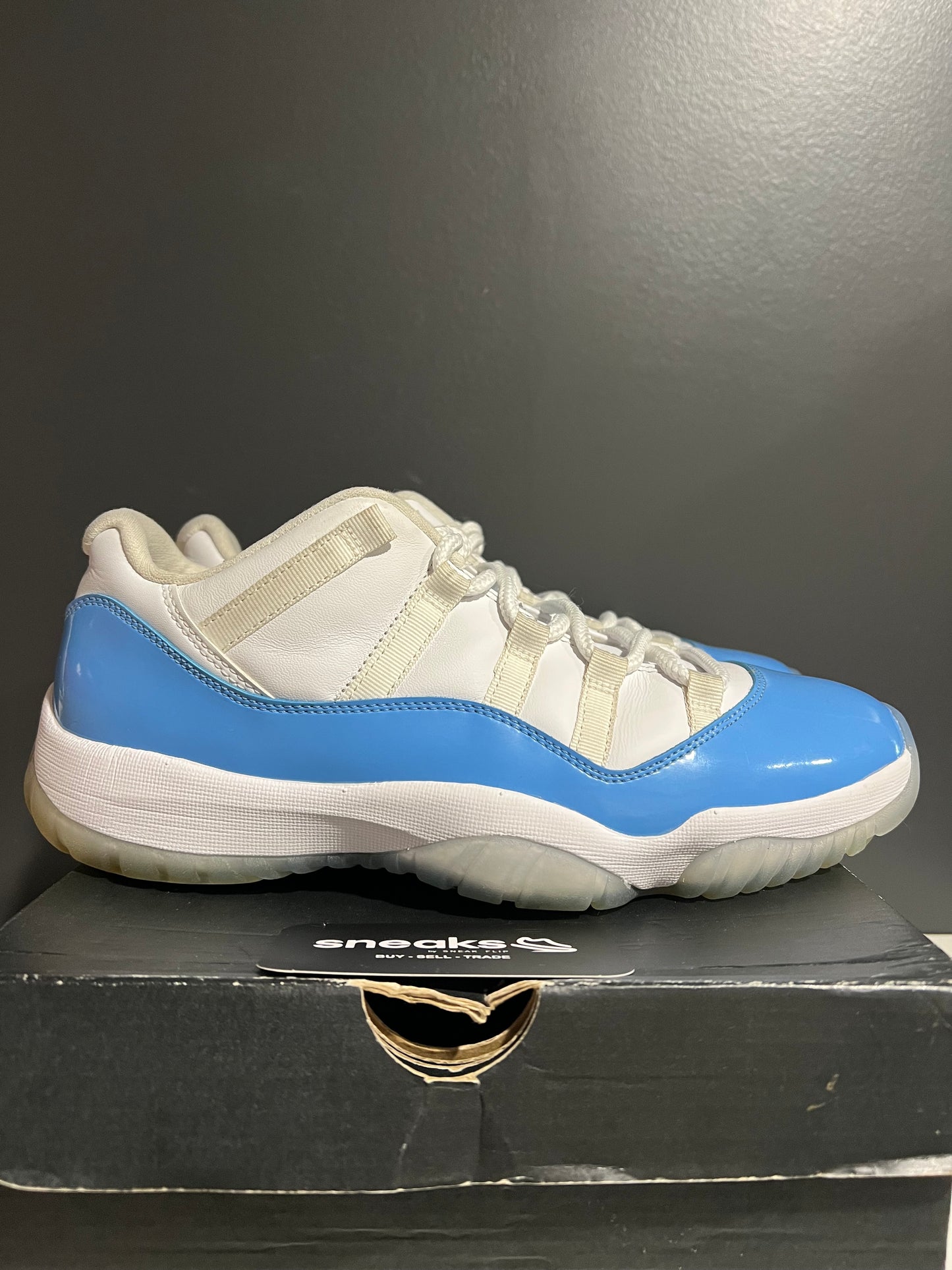 USED Air Jordan 11 Retro Low UNC 2017 528895-106 SIZE 10M OG ALL AG25-167