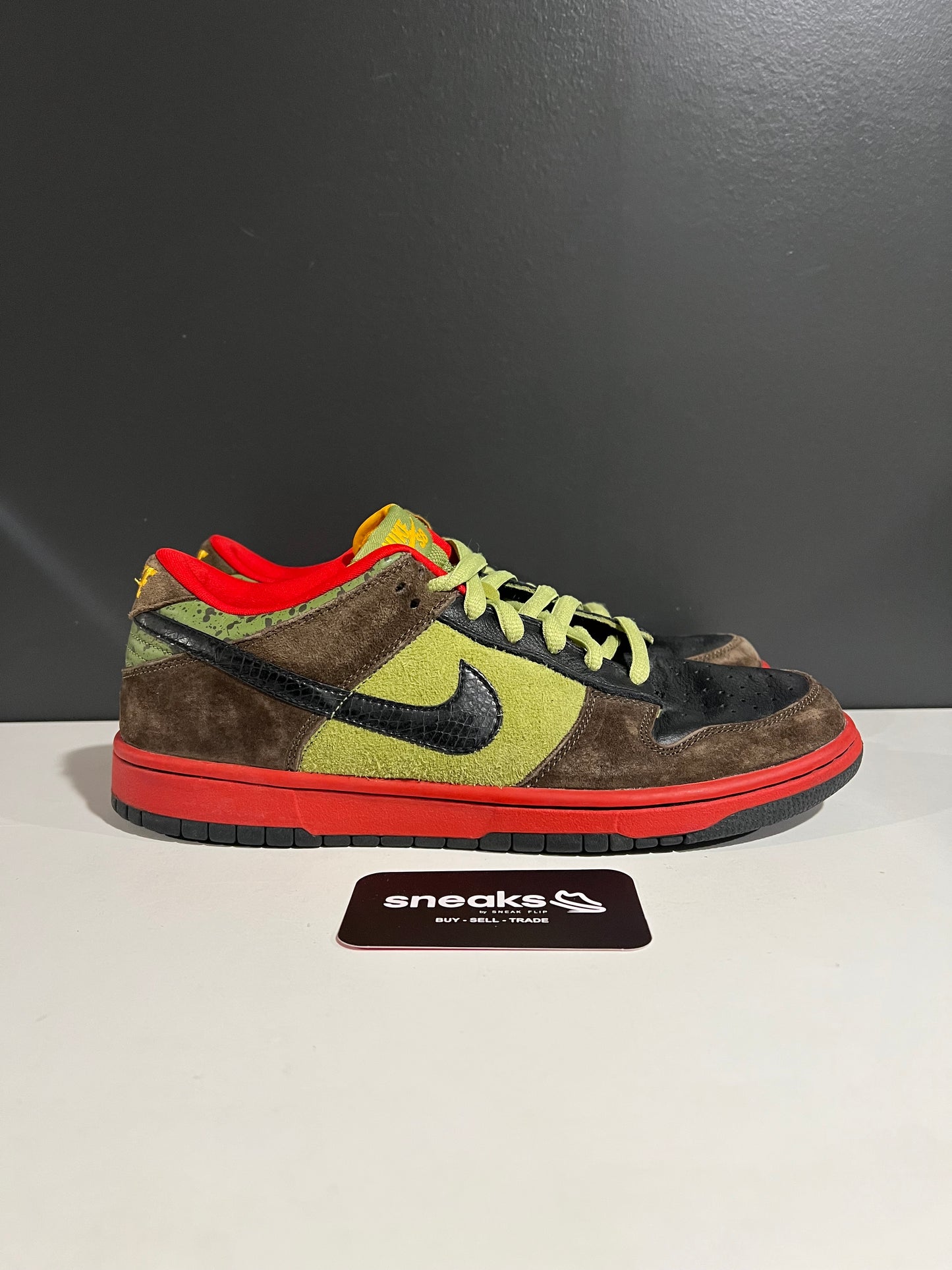 USED Dunk Low Premium SB Asparagus 313170-302 SIZE 9.5M NO BOX