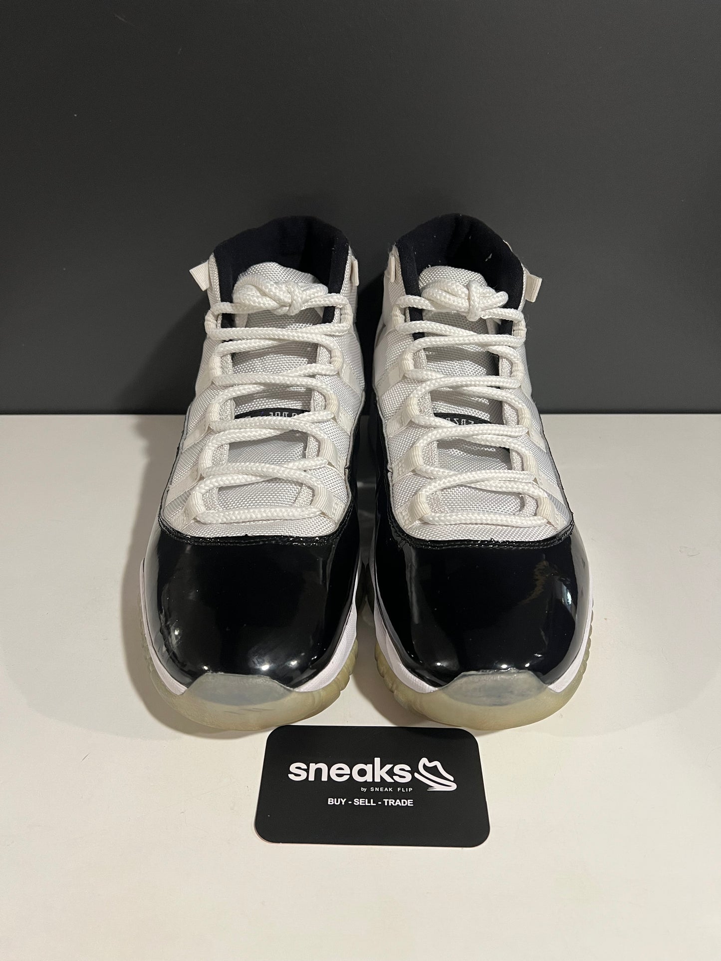 USED Air Jordan 11 Retro Concord 2018 378037-100 SIZE 11M NO BOX AG25-37