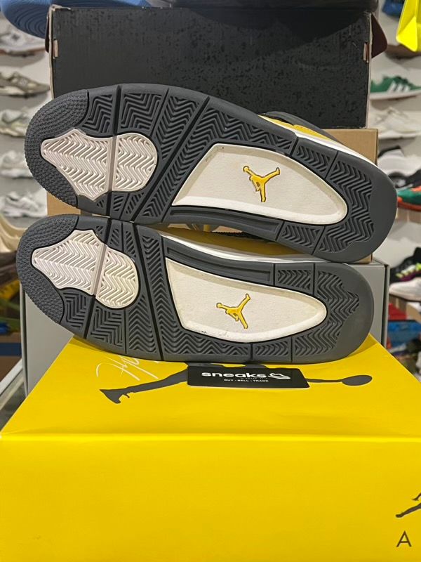 USED SIZE 9.5M Jordan 4 Retro Lightning (2021) - Used