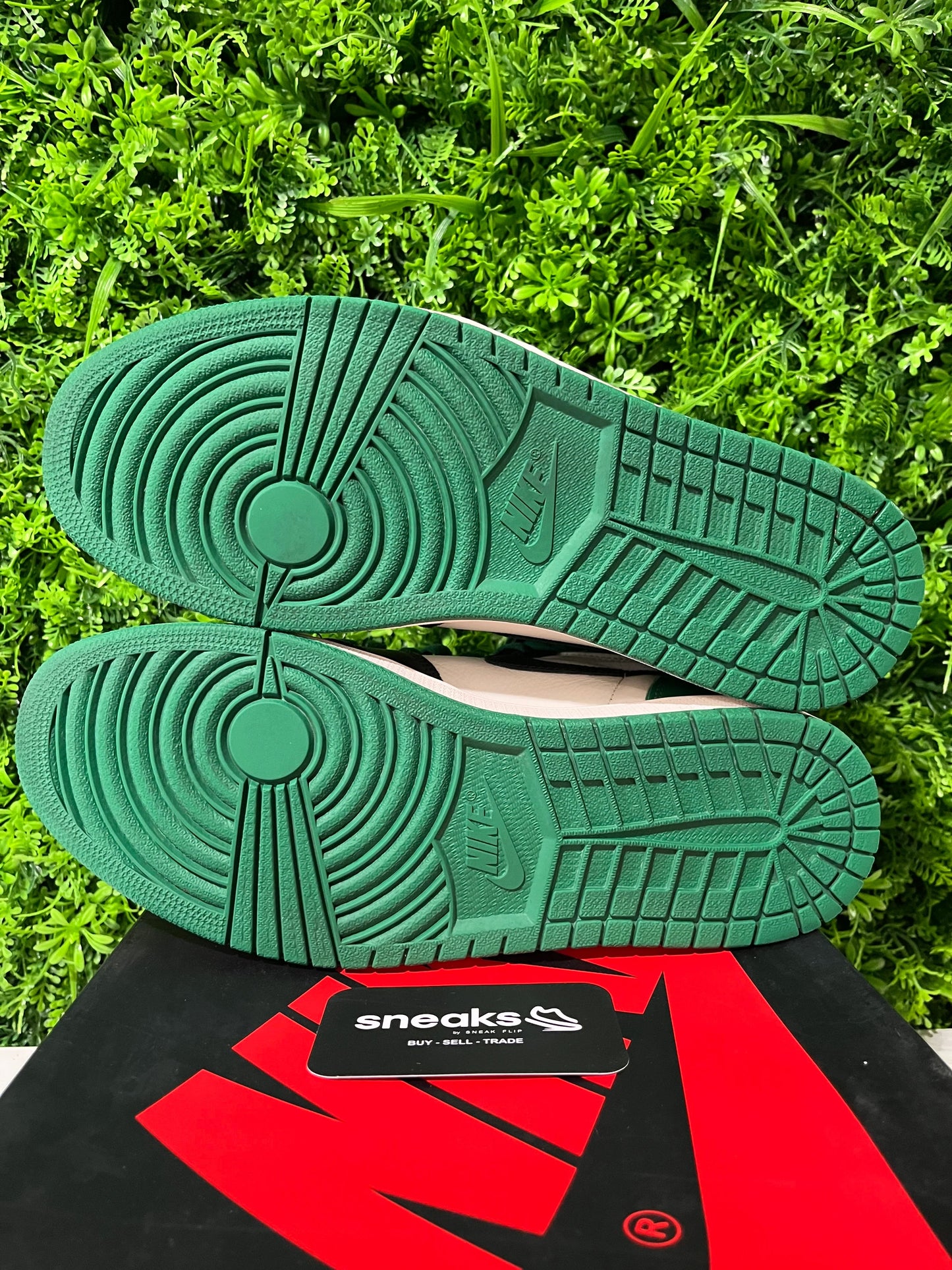 Jordan 1 Retro High Pine Green - Used