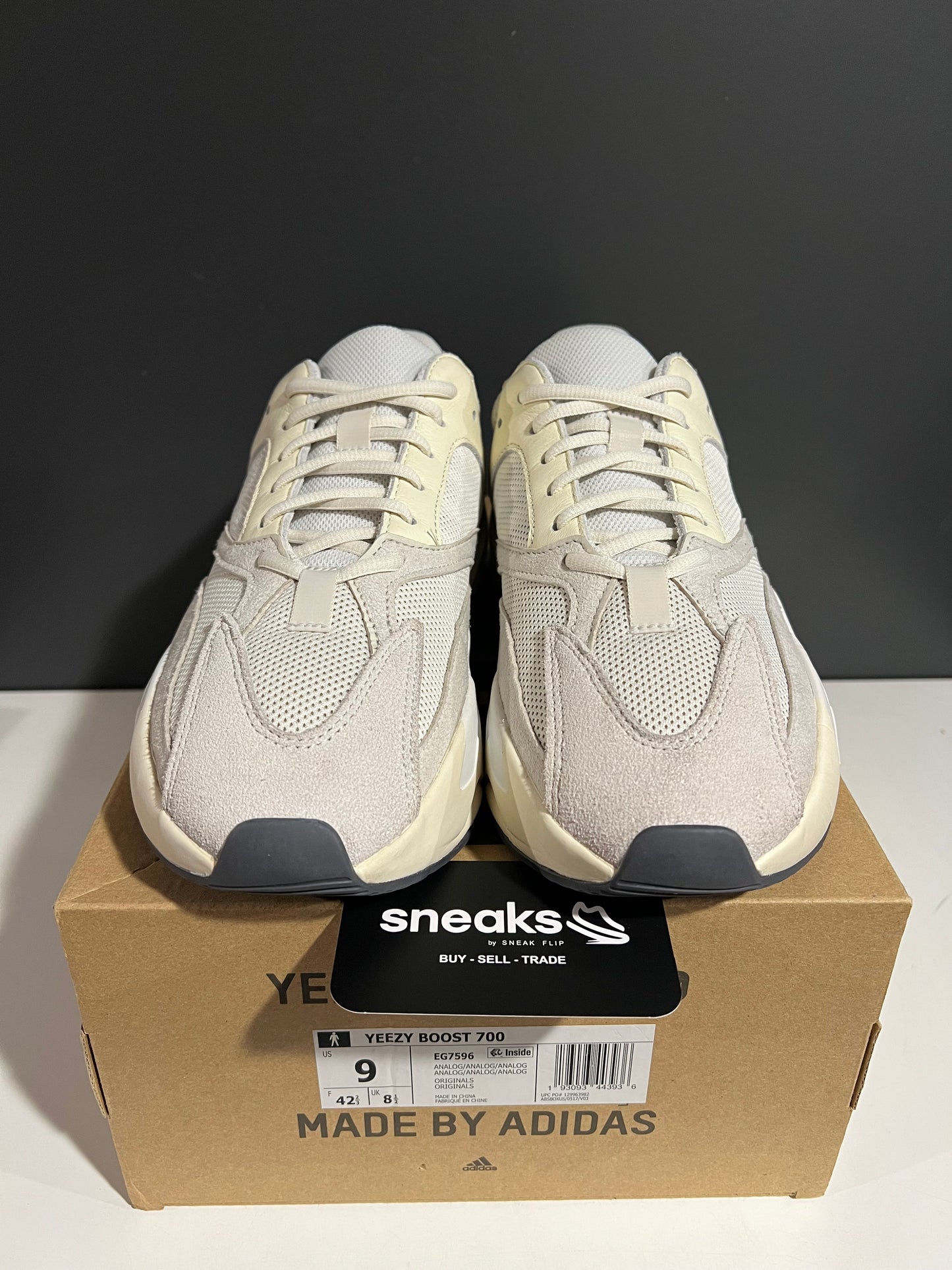 USED Yeezy Boost 700 Analog EG7596 SIZE 9M OG ALL AG25-34