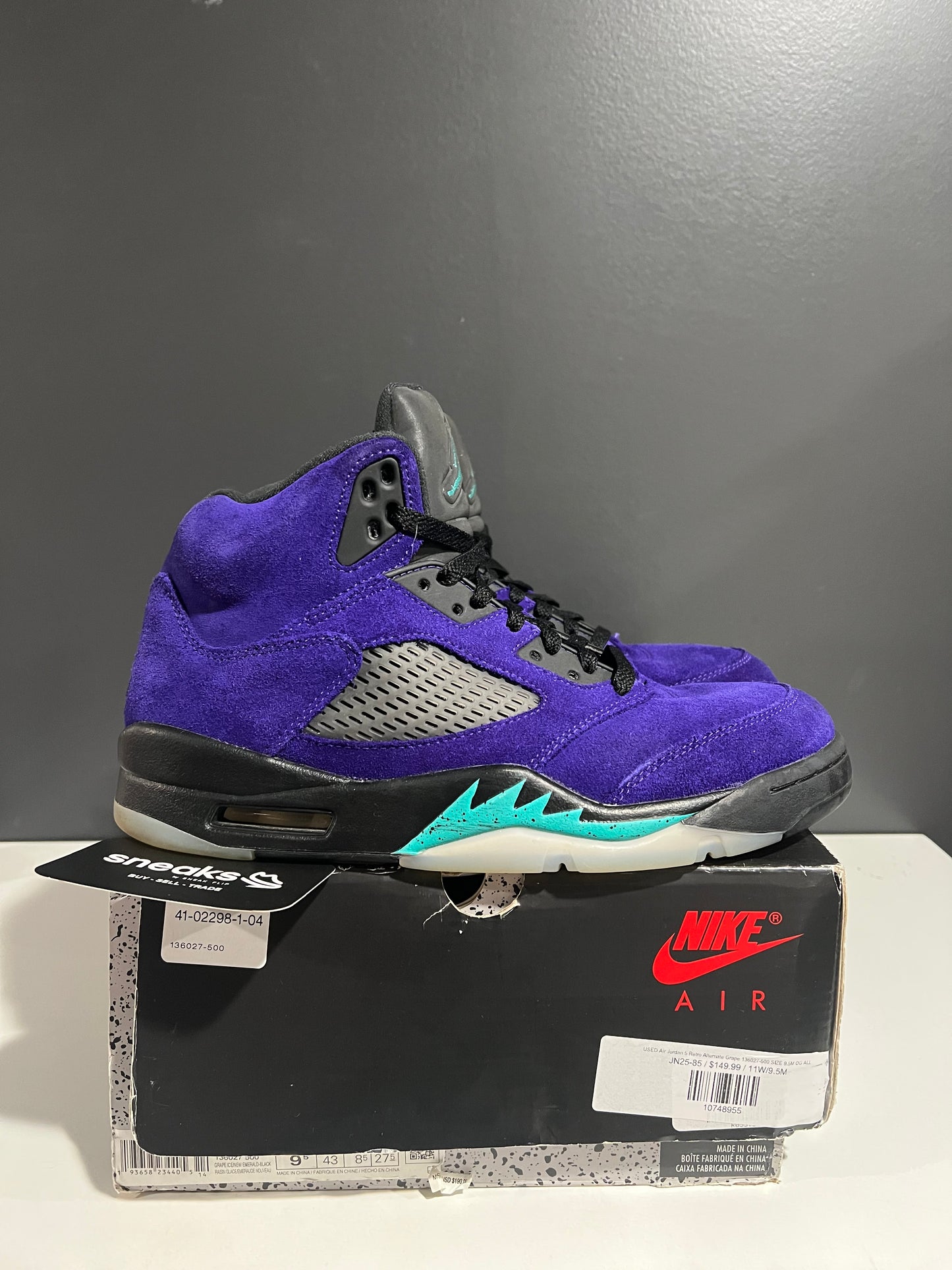 USED Air Jordan 5 Retro Alternate Grape 136027-500 SIZE 9.5M DMG BOX AG25-210