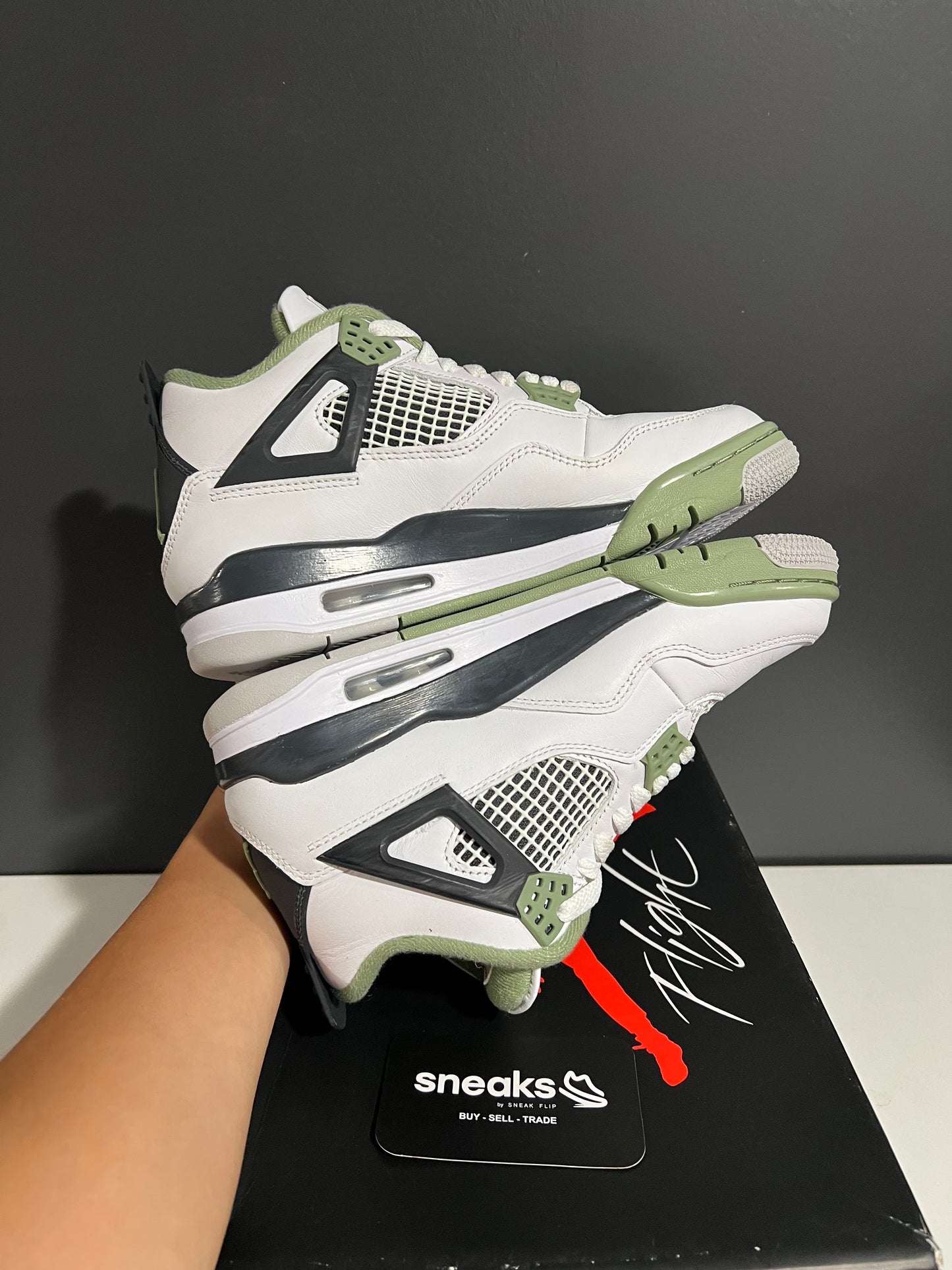 USED Wmns Air Jordan 4 Retro Seafoam AQ9129-103 SIZE 5.5M OG ALL AG25-328