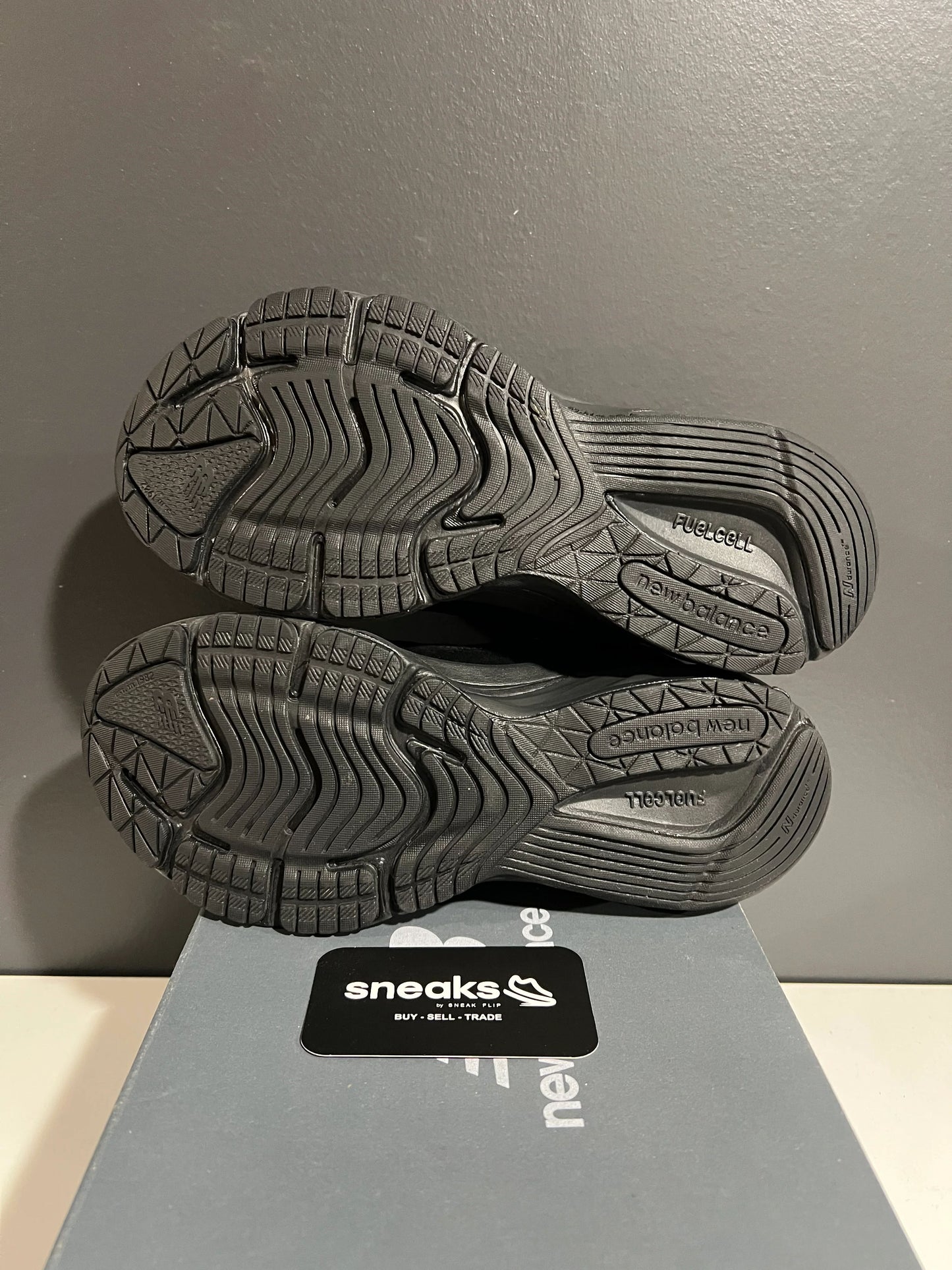 New Balance 990v6 Triple Black (GS) - Used