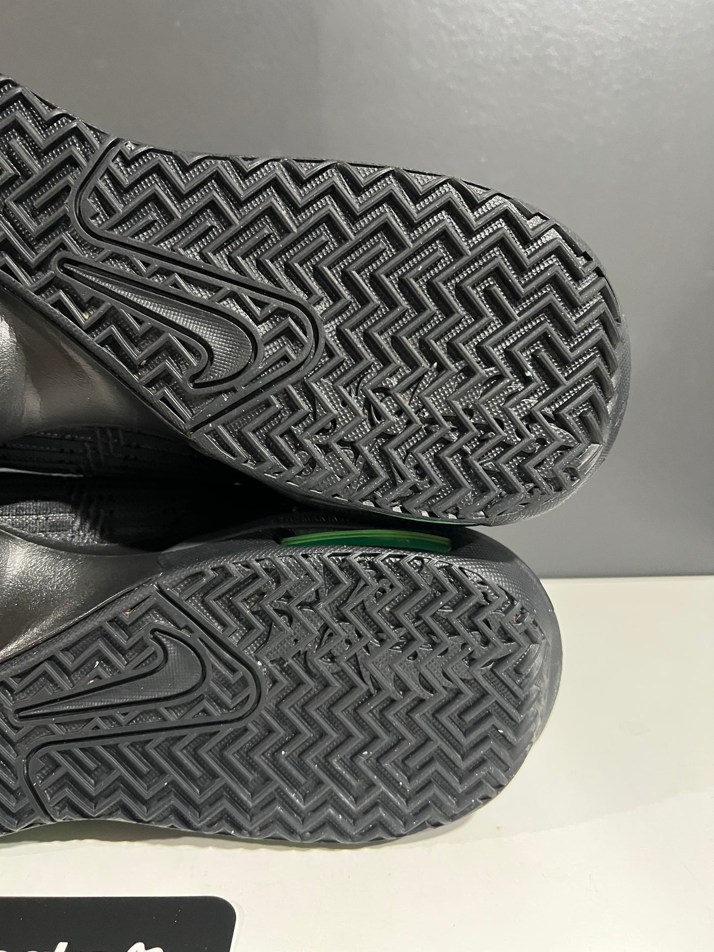 USED LeBron Witness 6 Black Anthracite Volt CZ4052-004 SIZE 11M NO BOX AG25-76
