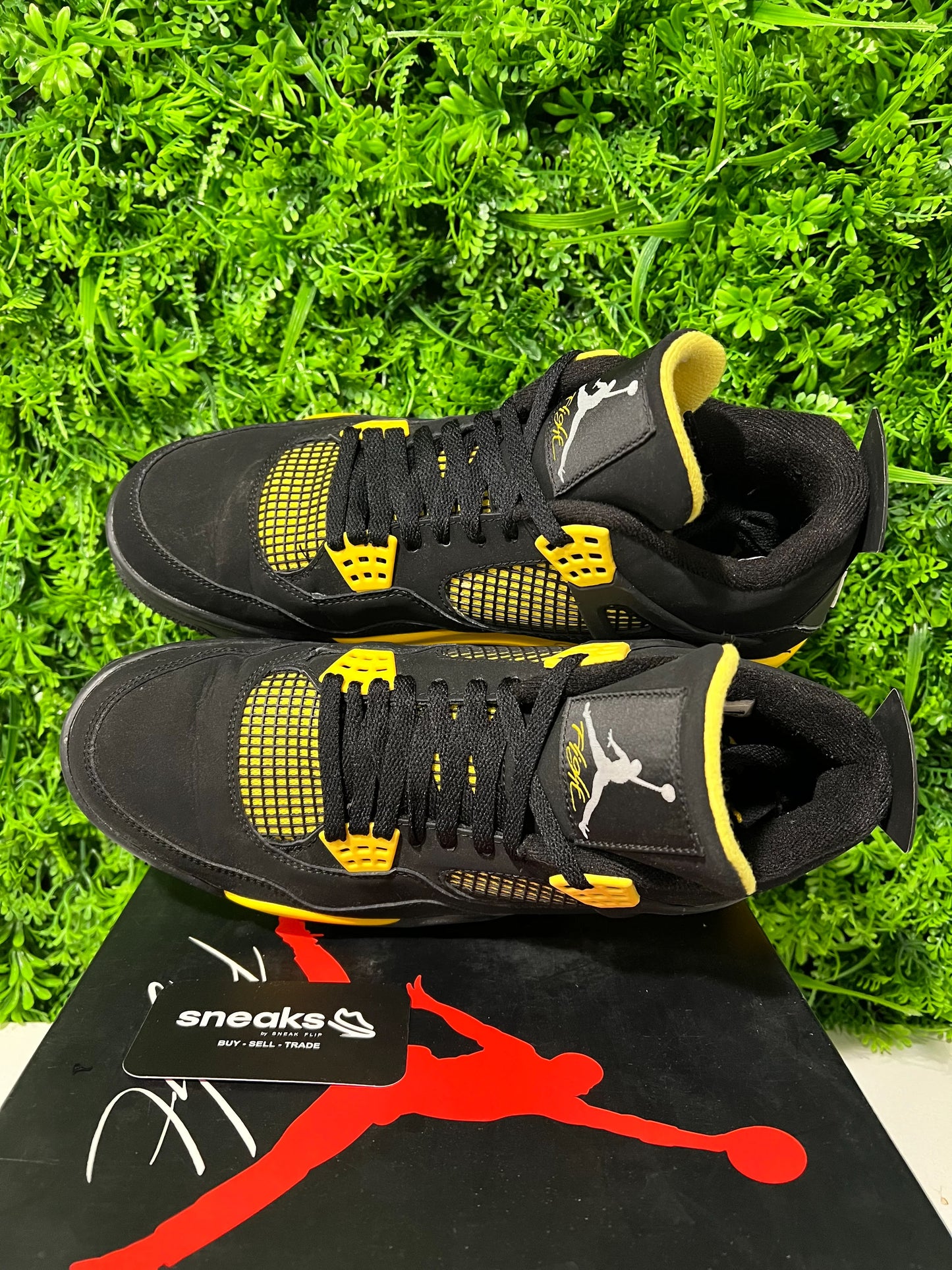 Jordan 4 Retro Thunder (2012) - Used