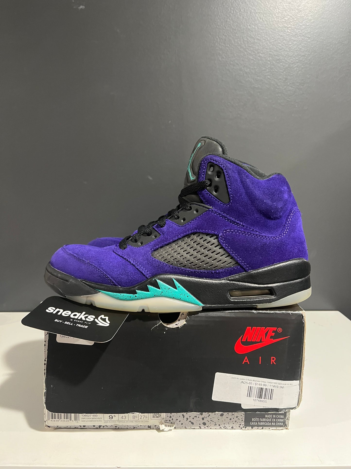 USED Air Jordan 5 Retro Alternate Grape 136027-500 SIZE 9.5M DMG BOX AG25-210