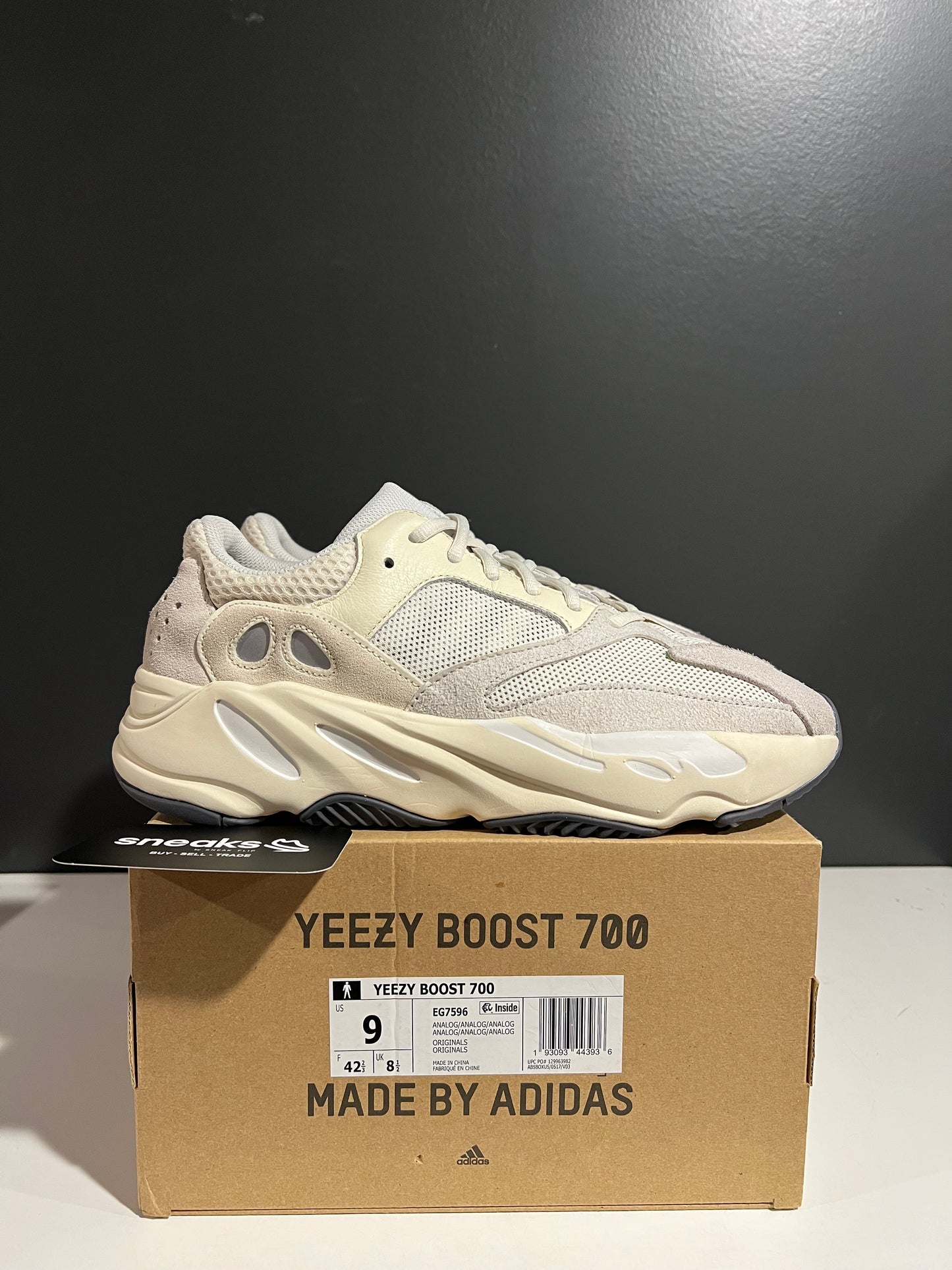 USED Yeezy Boost 700 Analog EG7596 SIZE 9M OG ALL AG25-34