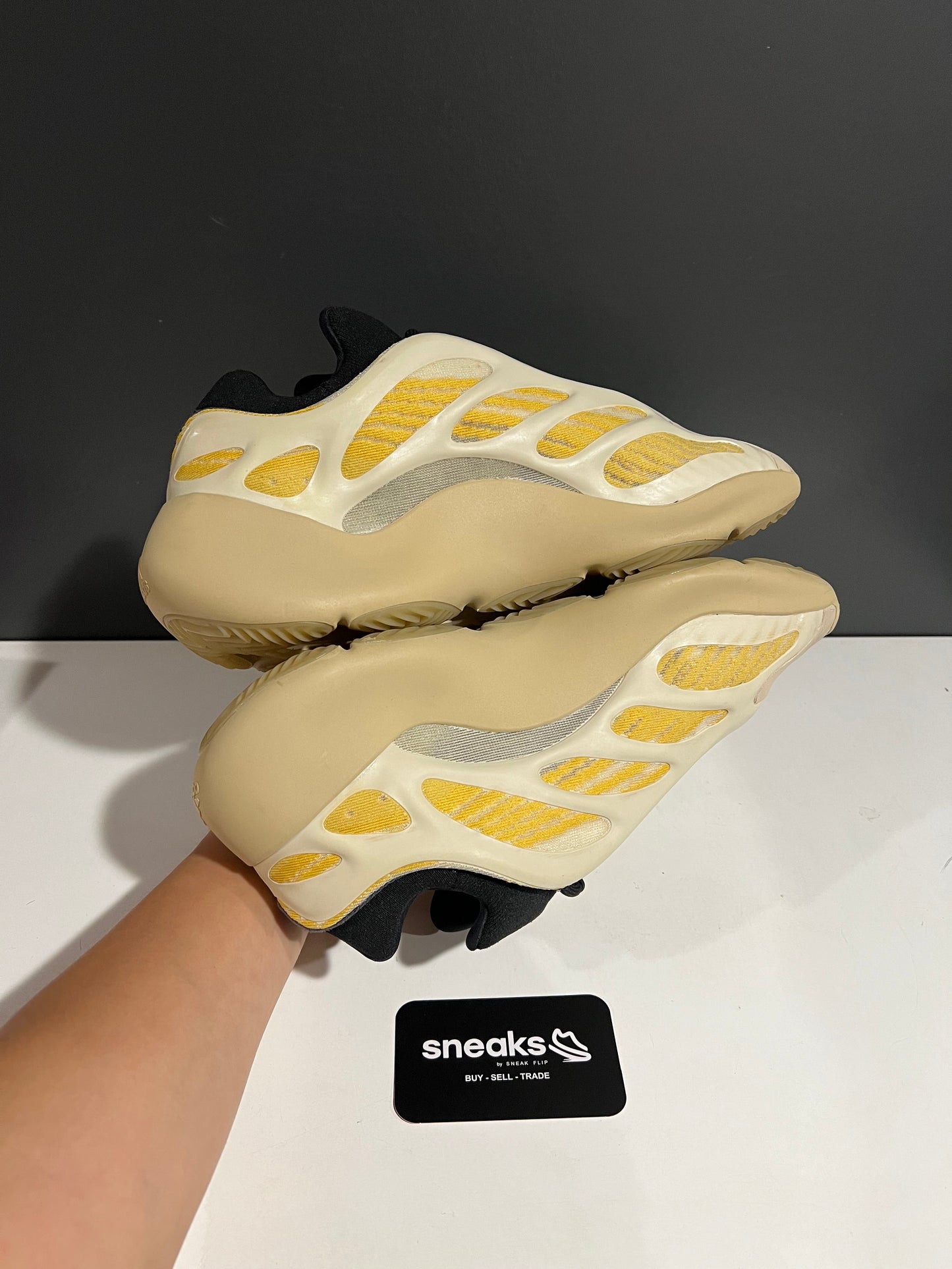 adidas Yeezy 700 V3 Safflower - Used