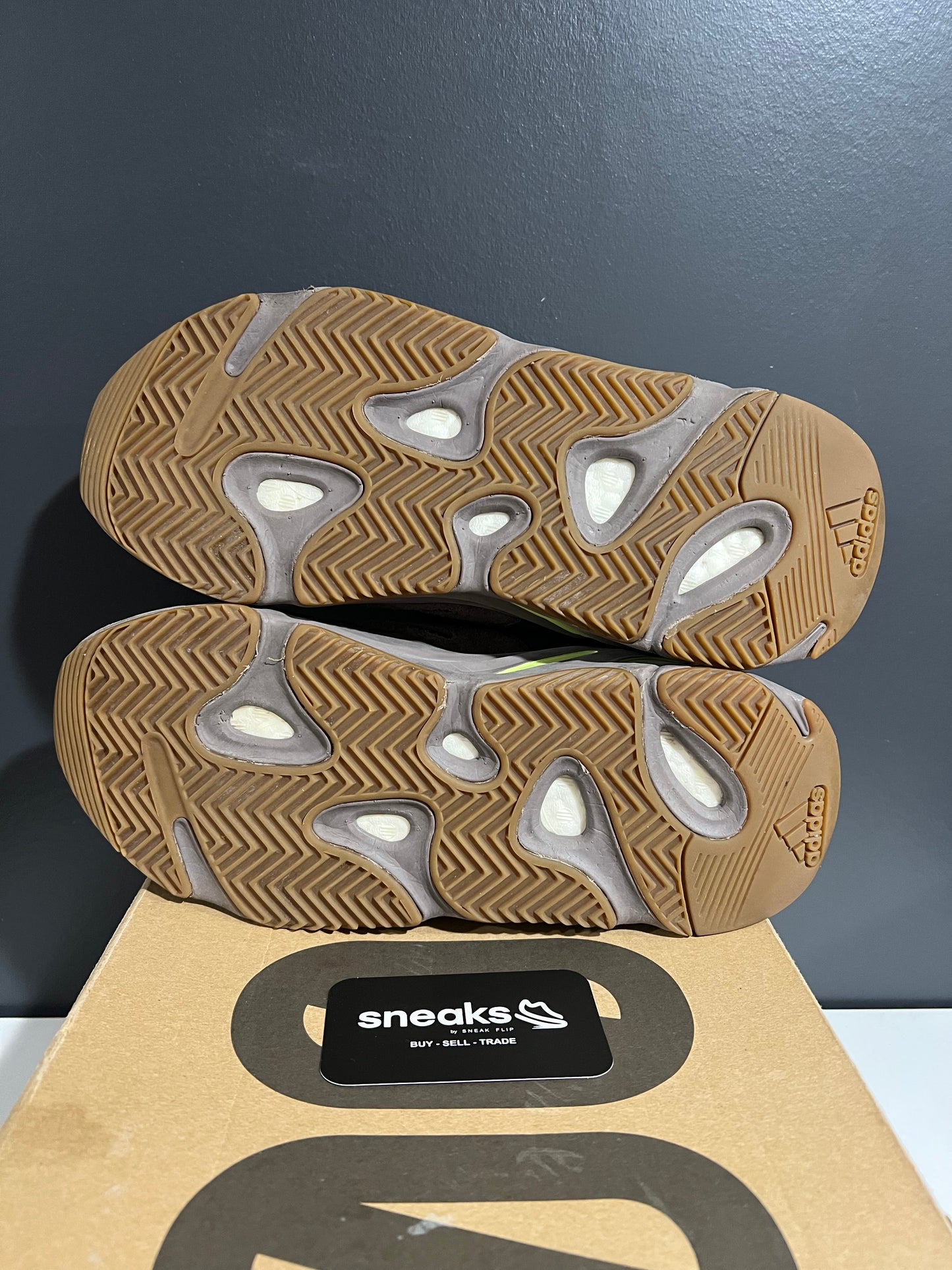 USED Yeezy Boost 700 Mauve EE9614 SIZE 9.5M OG ALL