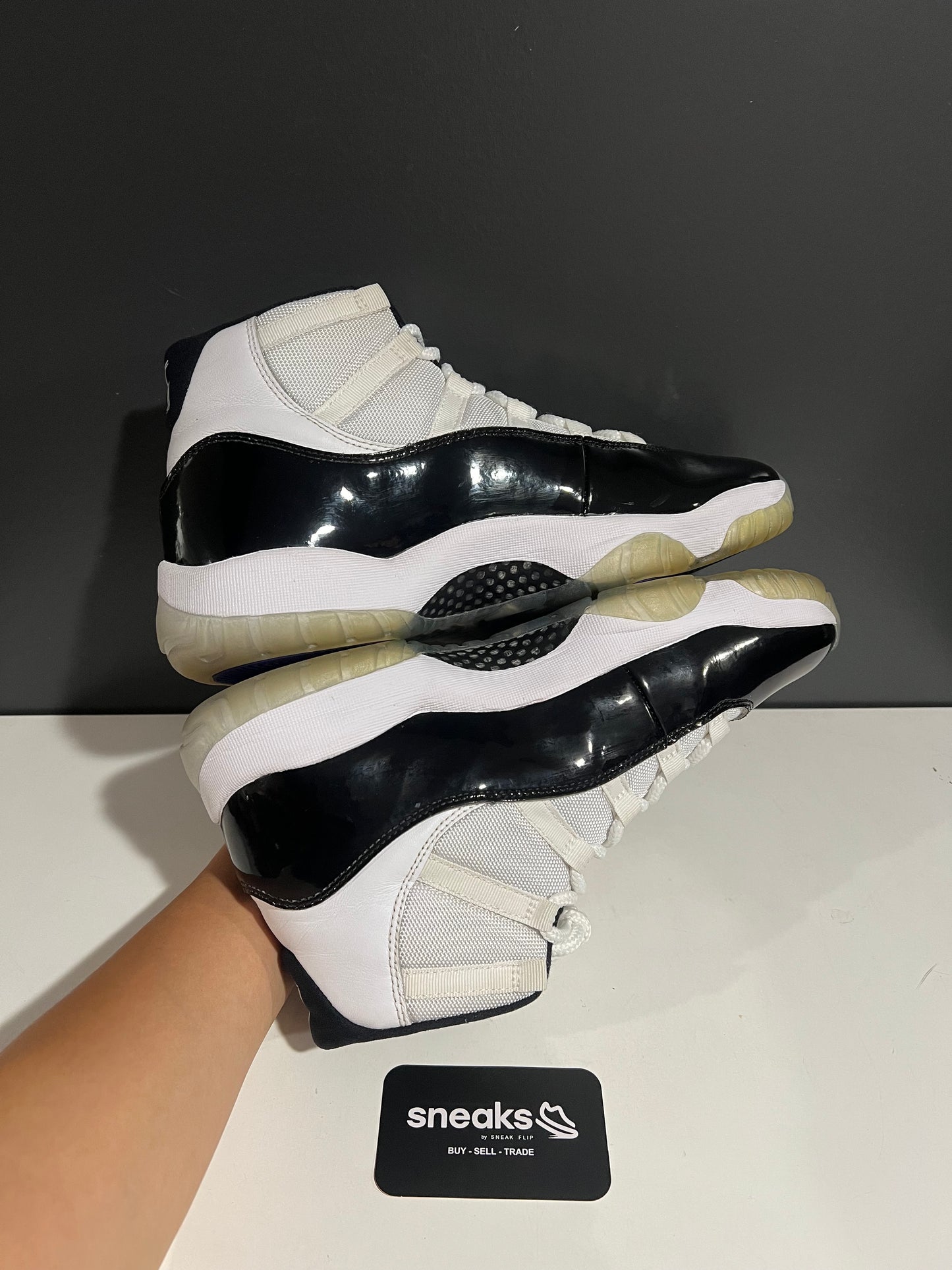 USED Air Jordan 11 Retro Concord 2018 378037-100 SIZE 11M NO BOX AG25-37