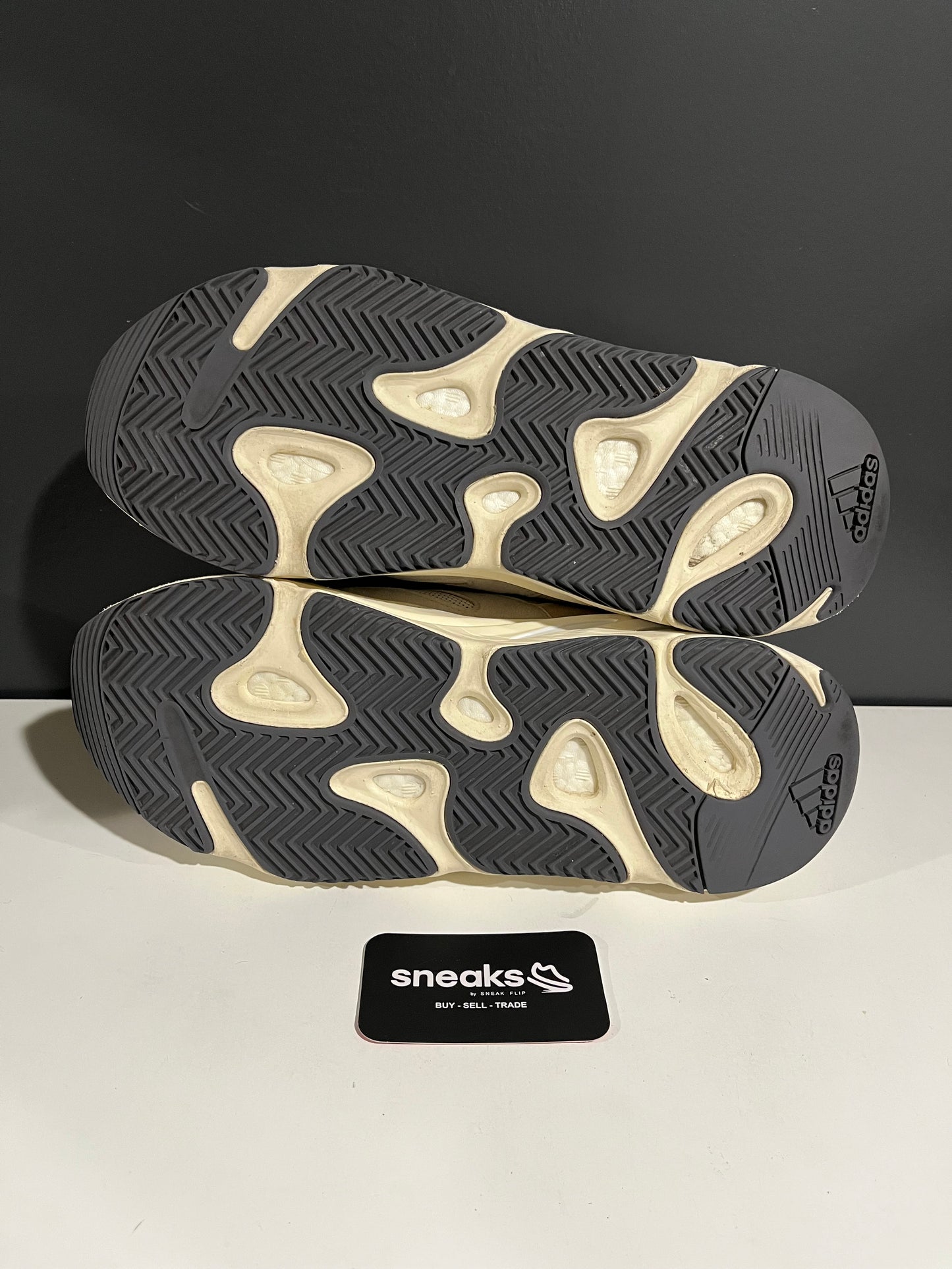 USED Yeezy Boost 700 Analog 2023 EG7596 SIZE 13M NO BOX