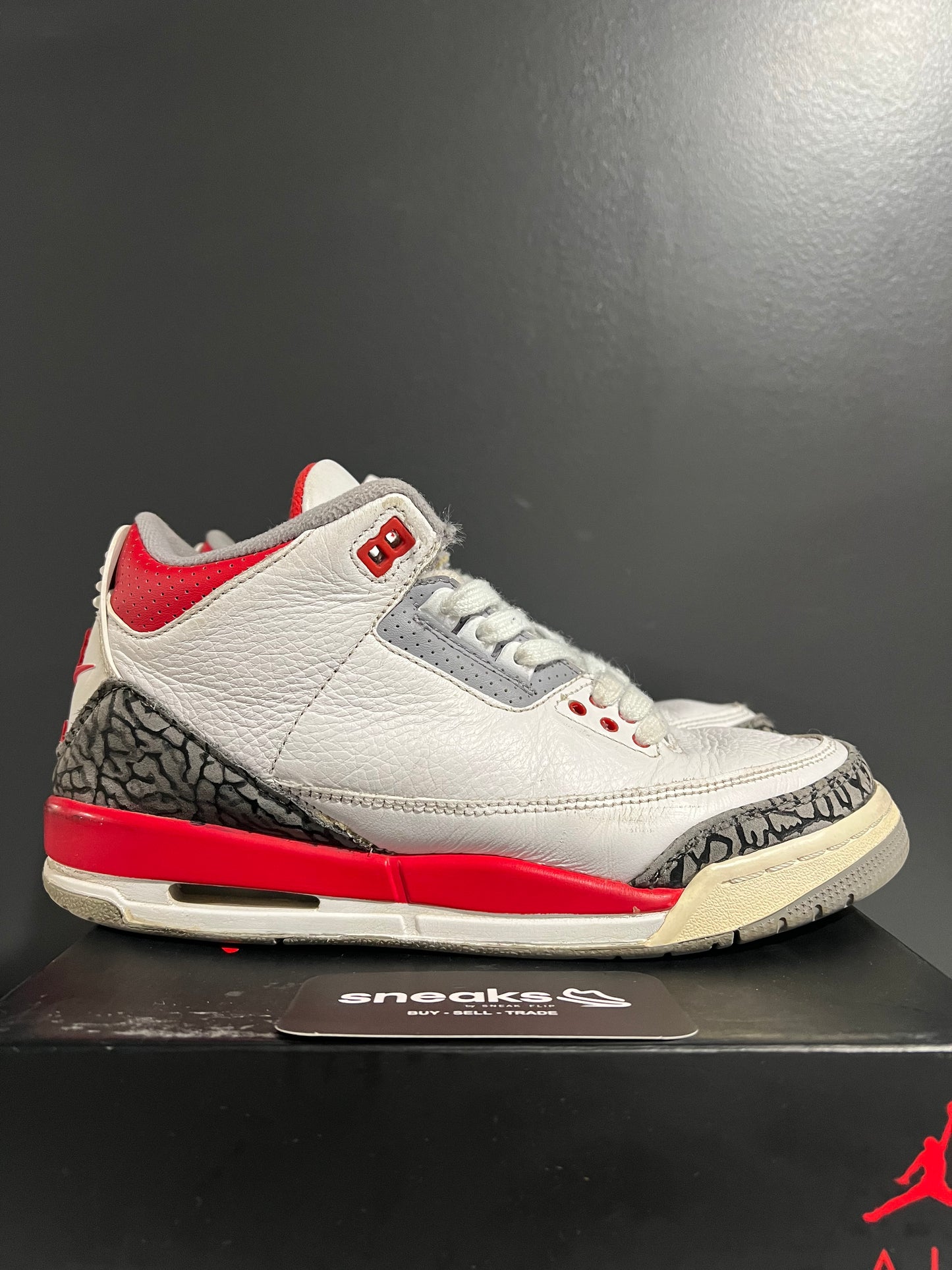 USED Air Jordan 3 Retro GS Fire Red 2022 DM0967-160 SIZE 7Y OG ALL AG25-331