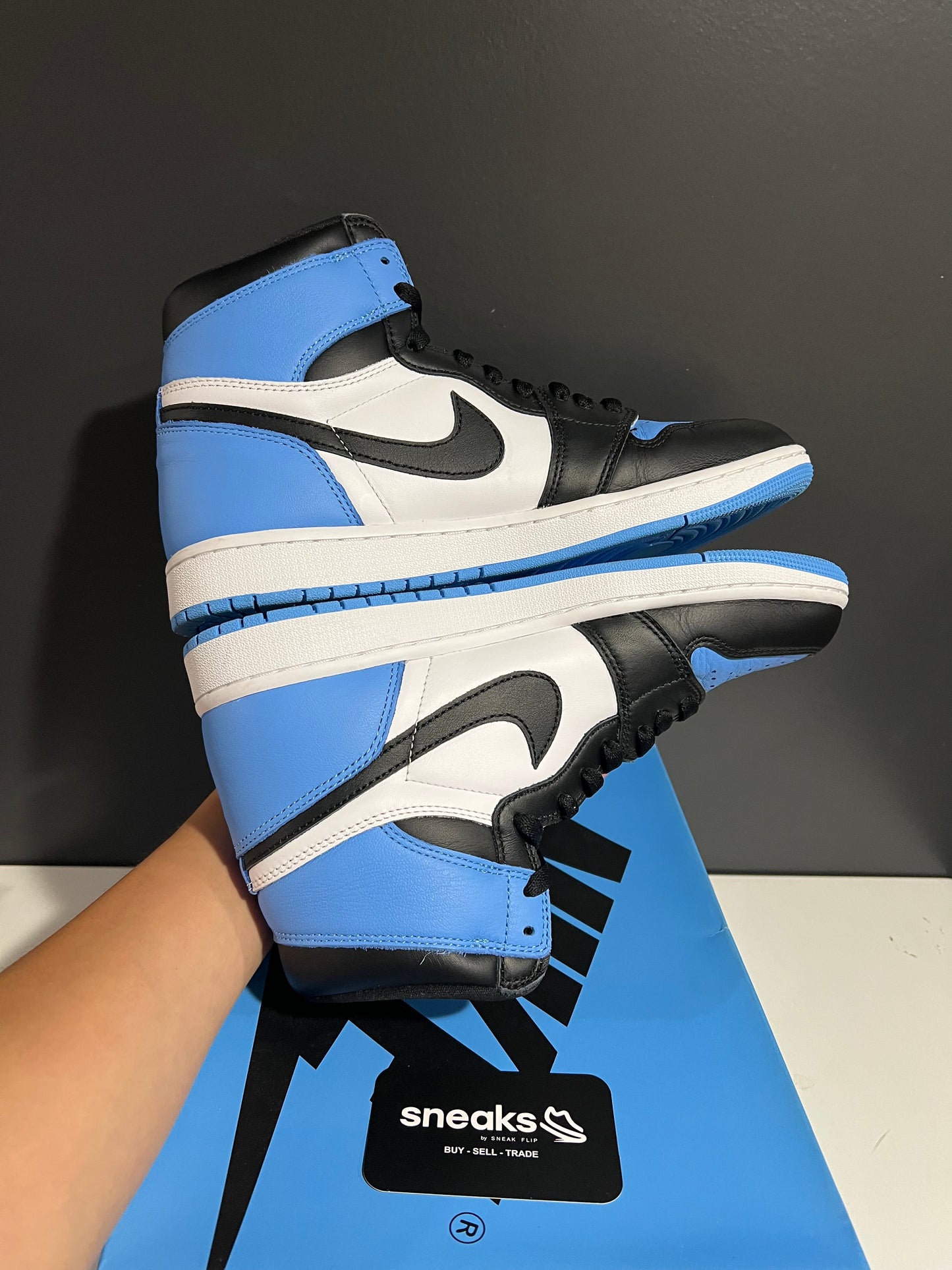 USED Air Jordan 1 Retro High OG UNC Toe DZ5485-400 SIZE 10M OG ALL AG25-21
