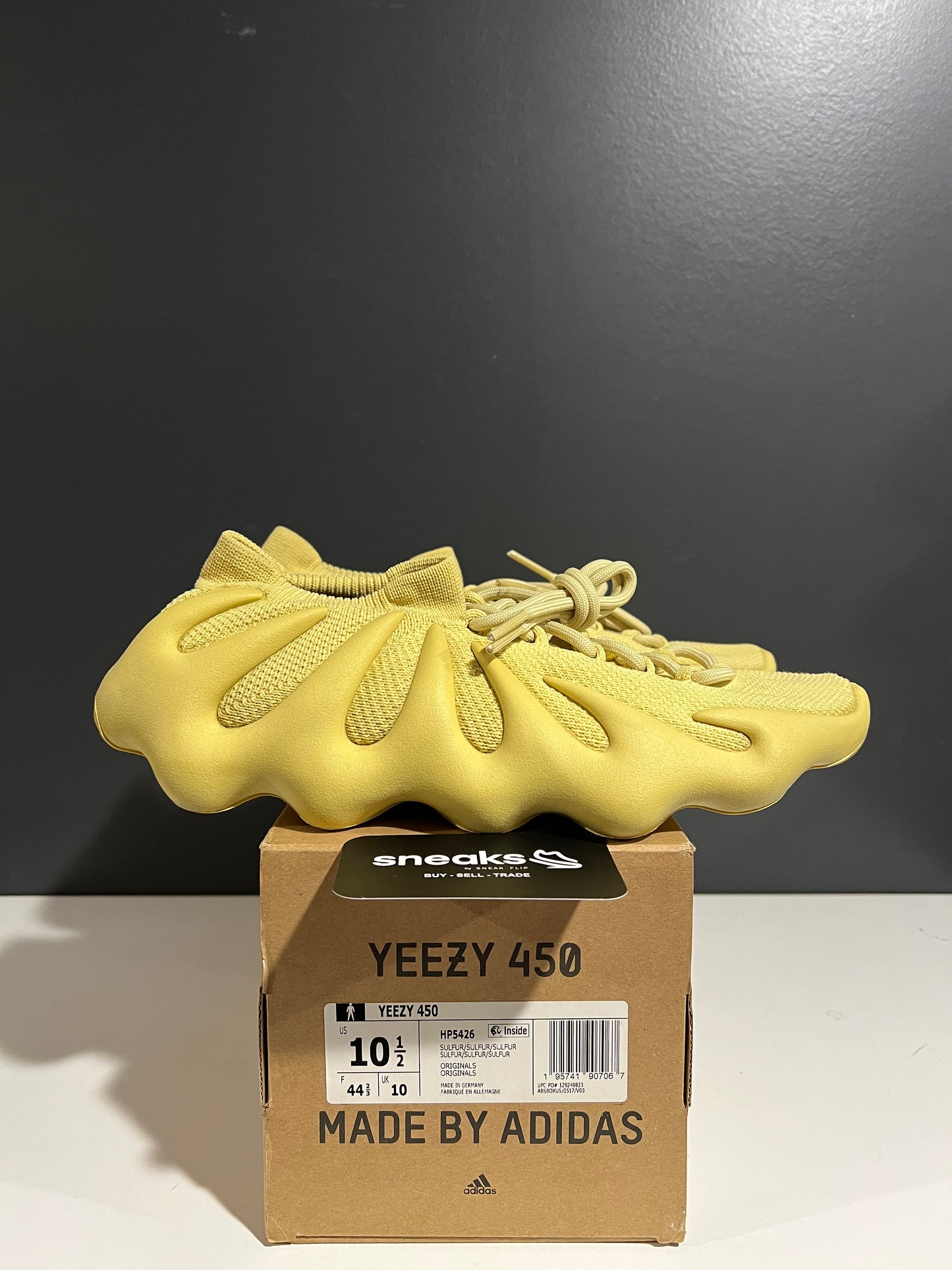 USED Yeezy 450 Sulfur HP5426 SIZE 10.5M OG ALL AG25-51