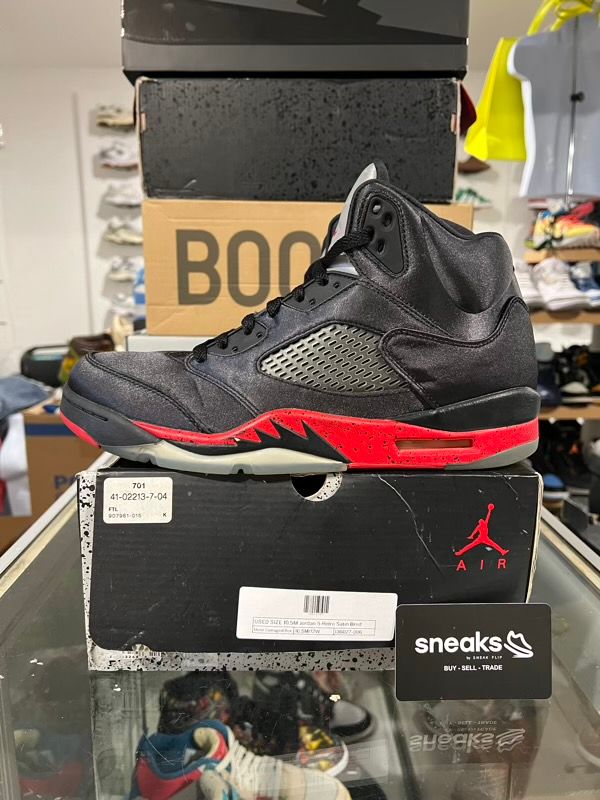 USED SIZE 10.5M Jordan 5 Retro Satin Bred - Used Damaged Box