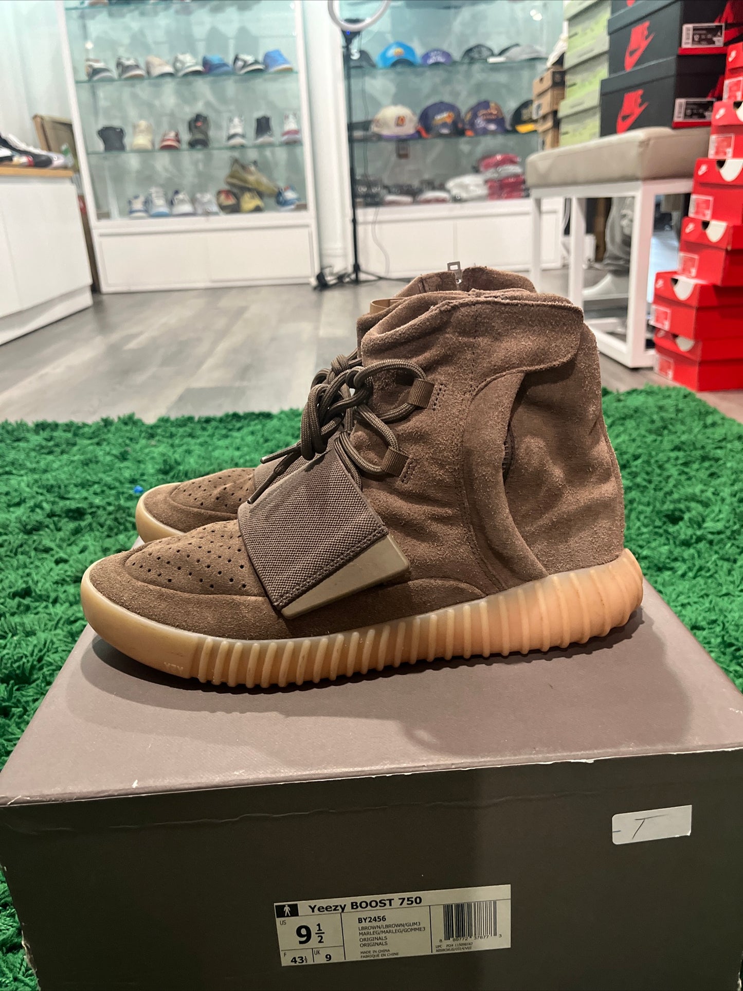 Yeezy Boost 750 Chocolate BY2456 USED SIZE 9.5M