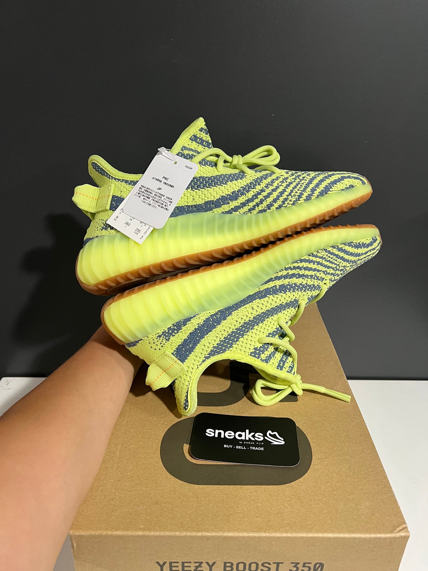 NEW Yeezy Boost 350 V2 Semi Frozen Yellow B37572 SIZE 8M OG ALL AG25-249