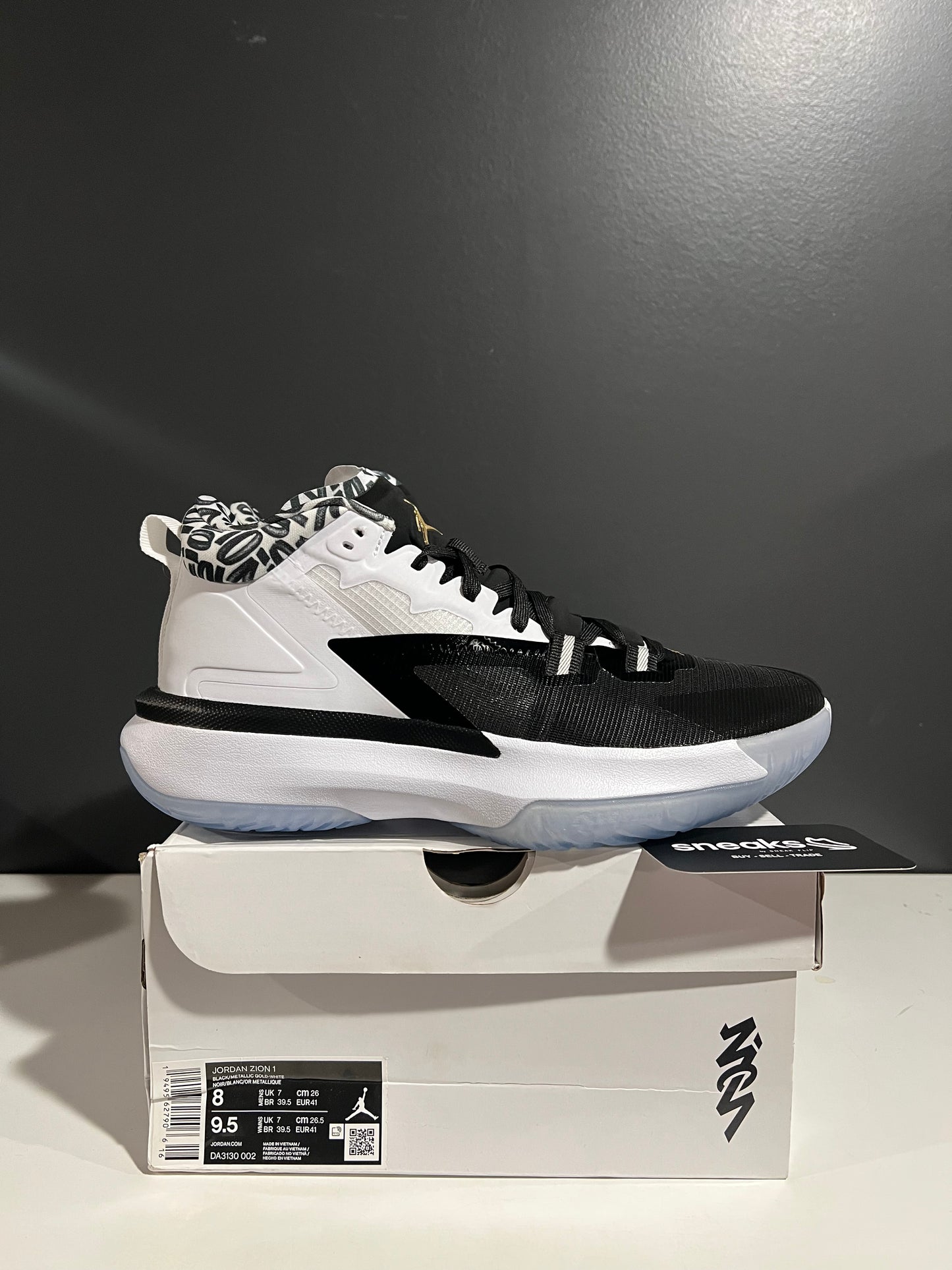 NEW Air Jordan Zion 1 Black White DA3130-002 SIZE 8M OG ALL JY25-216