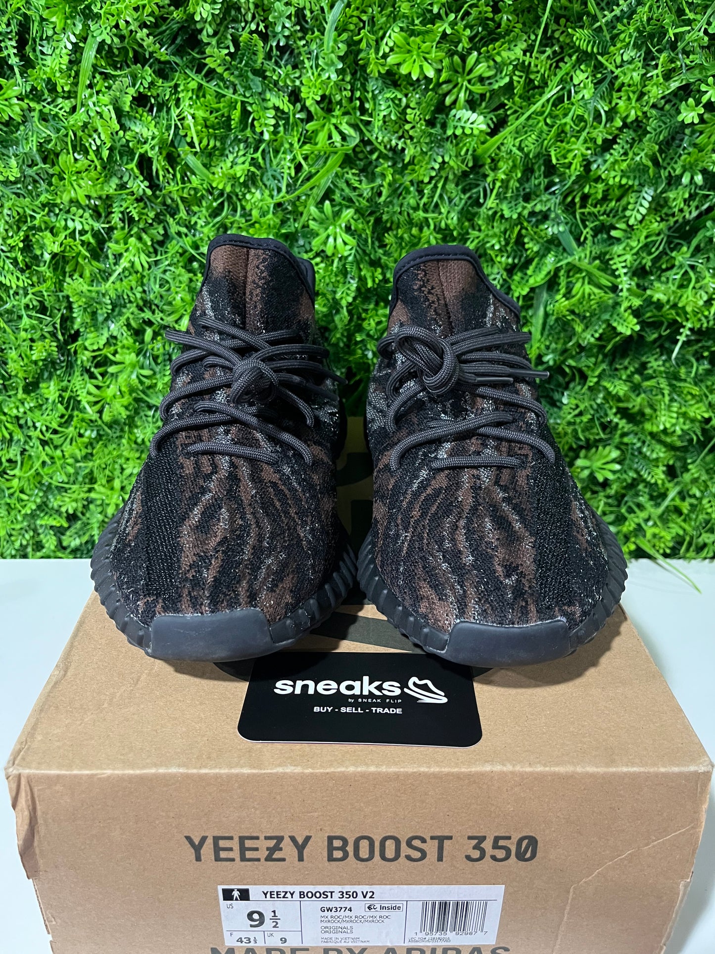 USED Yeezy Boost 350 V2 MX Rock GW3774 SIZE 9.5M OG ALL