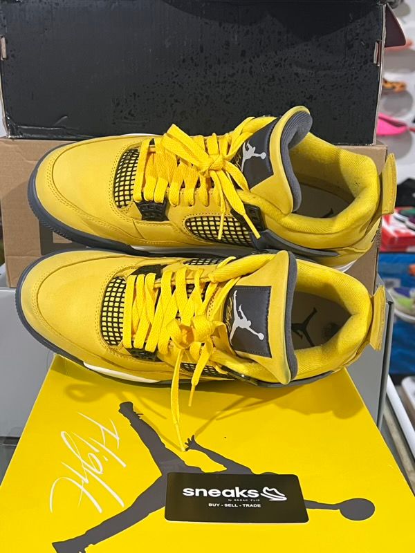 USED SIZE 9.5M Jordan 4 Retro Lightning (2021) - Used